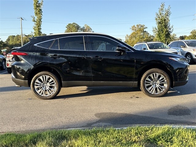 2023 Toyota Venza XLE photo 3