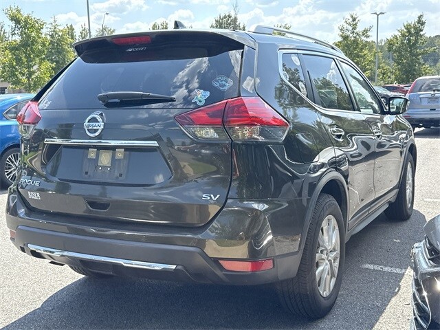 2017 Nissan Rogue SV photo 4