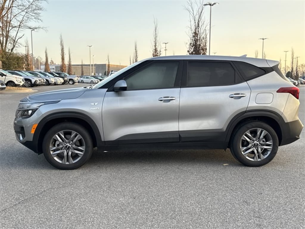 Used 2023 Kia Seltos LX SUV