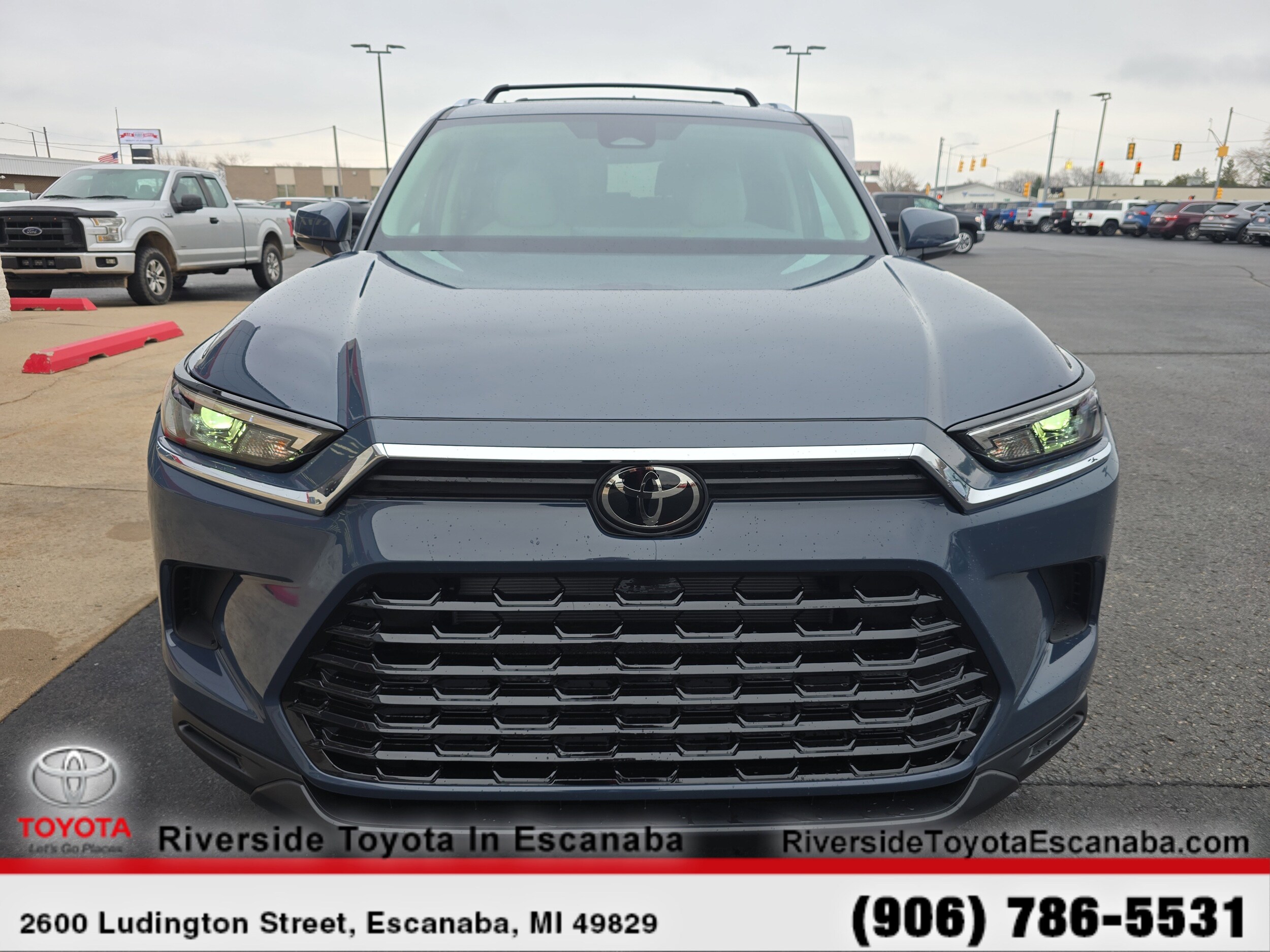 2026 Toyota Grand Highlander XLE photo 2