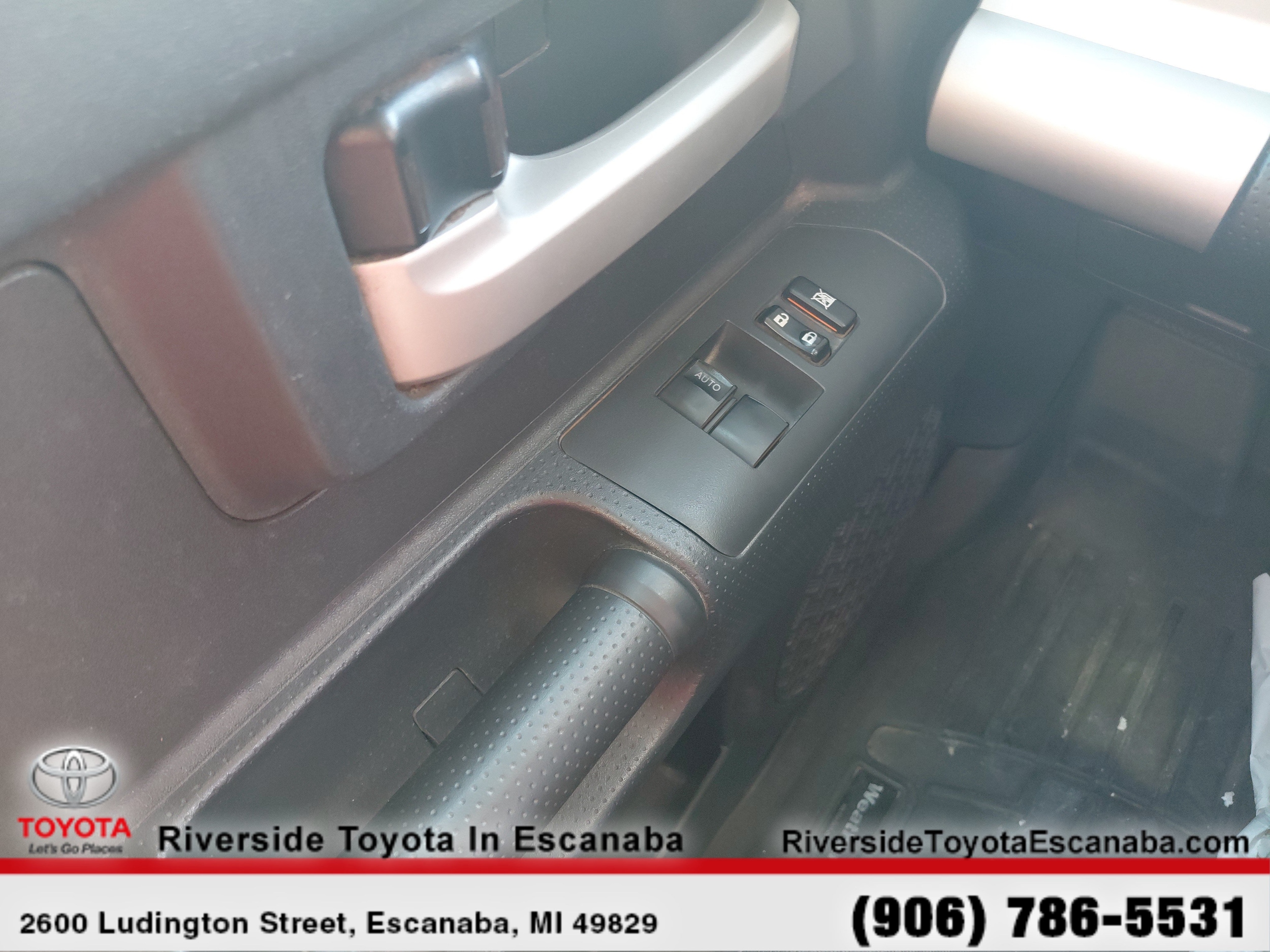 2013 Toyota FJ Cruiser Base - Photo 24