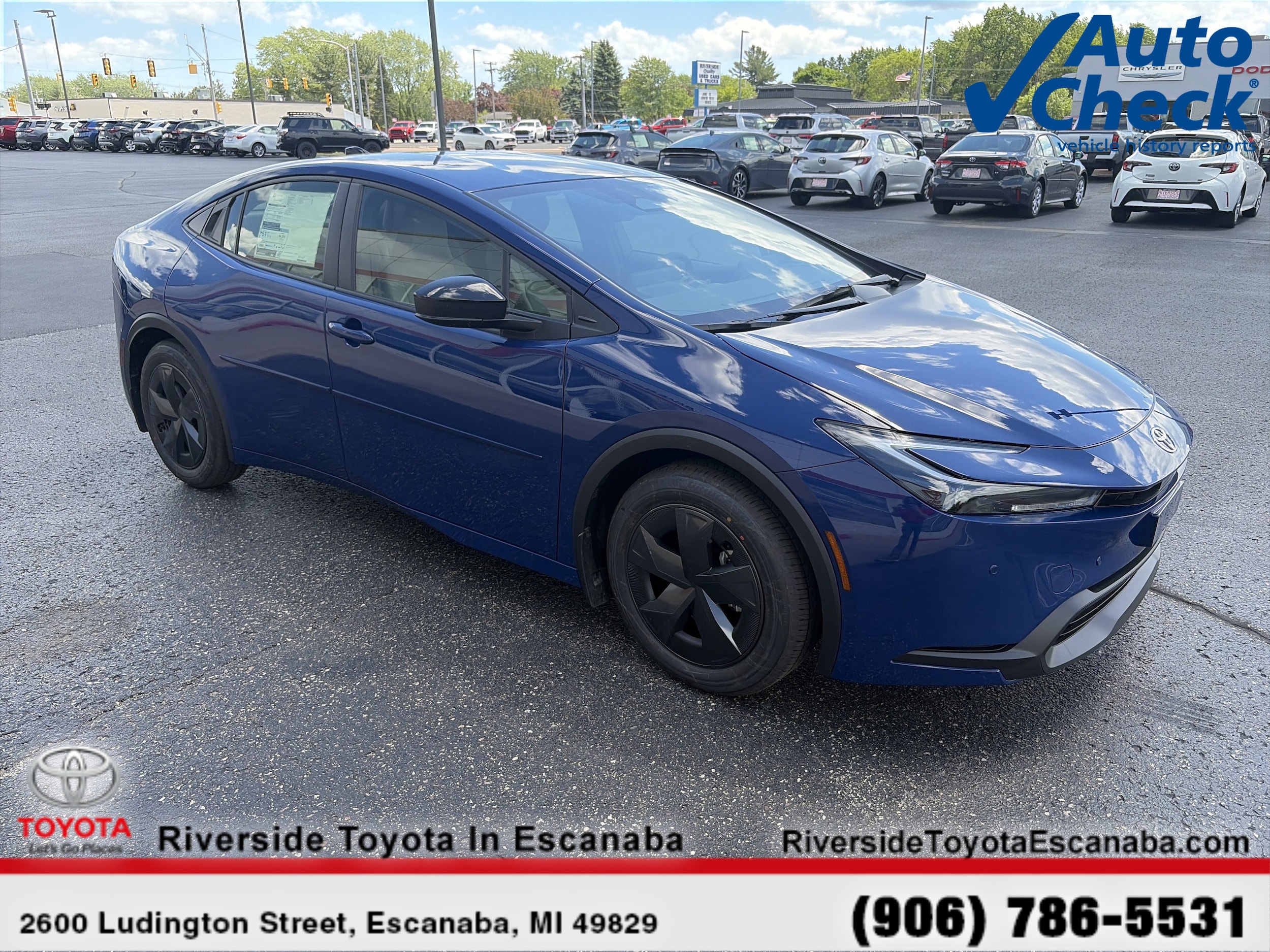 2026 Toyota Prius LE FWD's photo