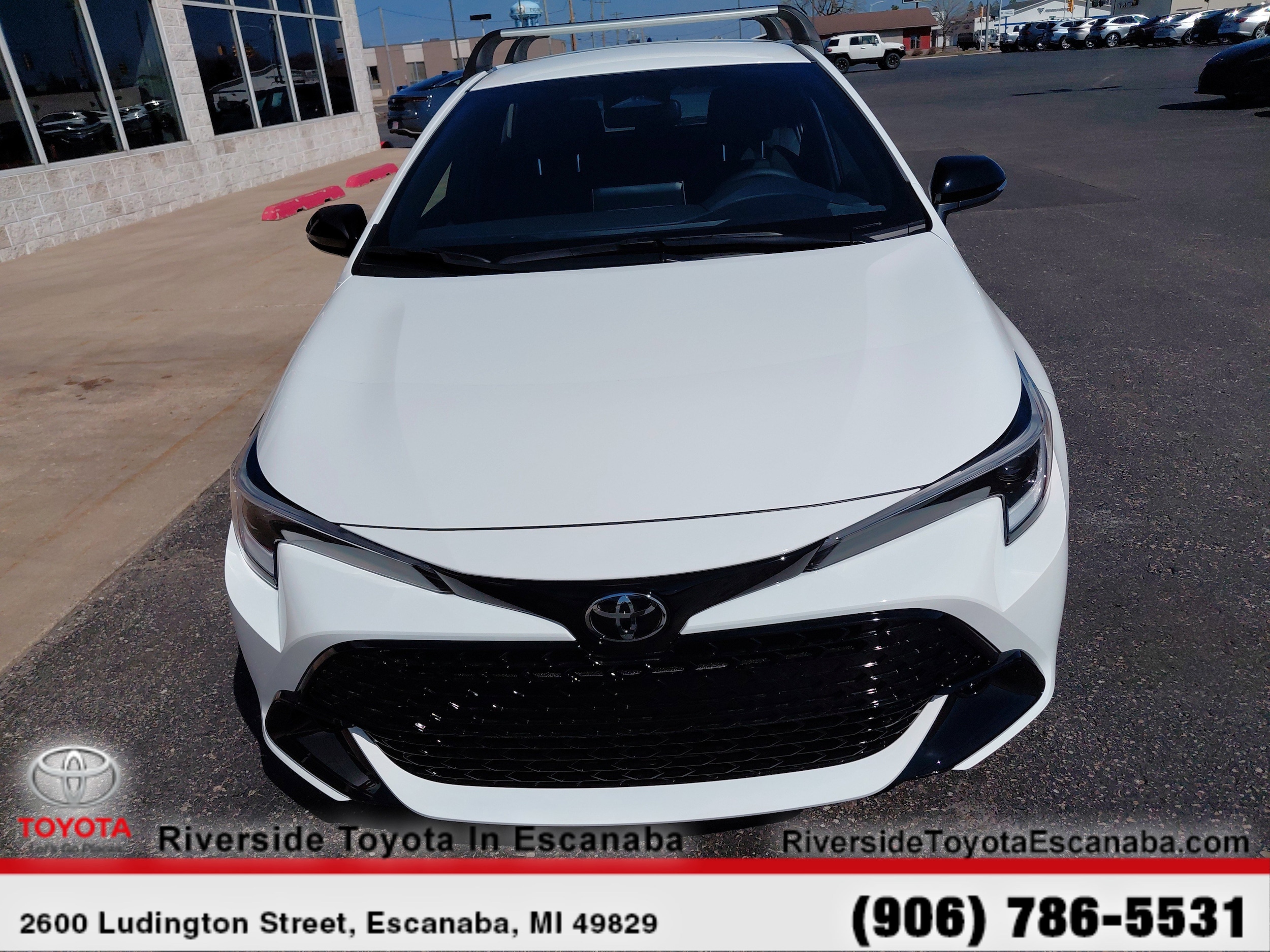 2026 Toyota Corolla Hatchback SE - Photo 2
