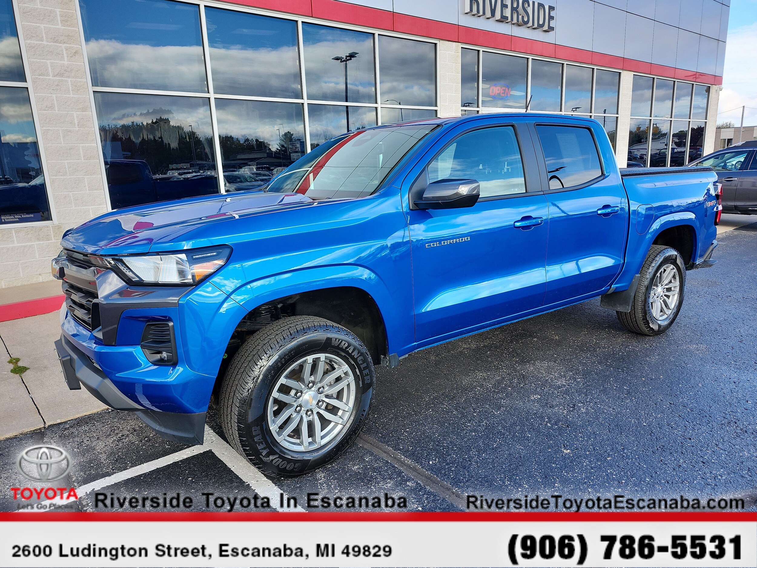 2023 Chevrolet Colorado LT photo 3