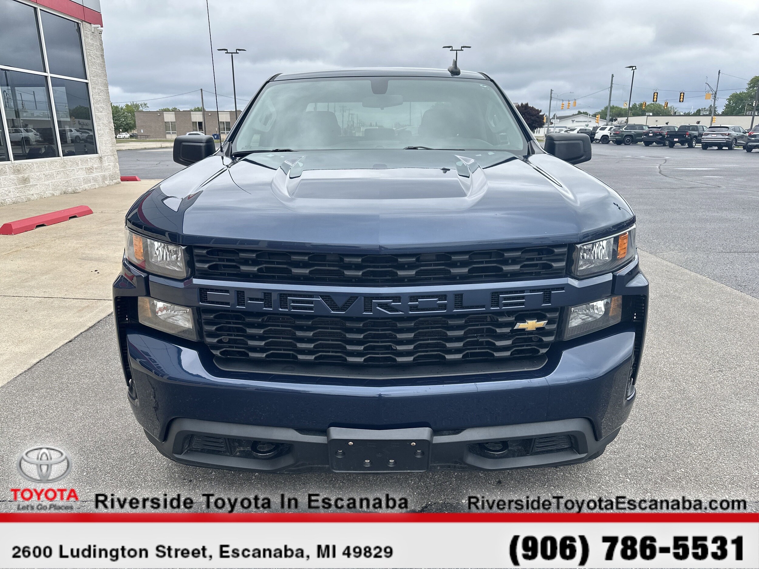 2020 Chevrolet Silverado 1500 Custom photo 2