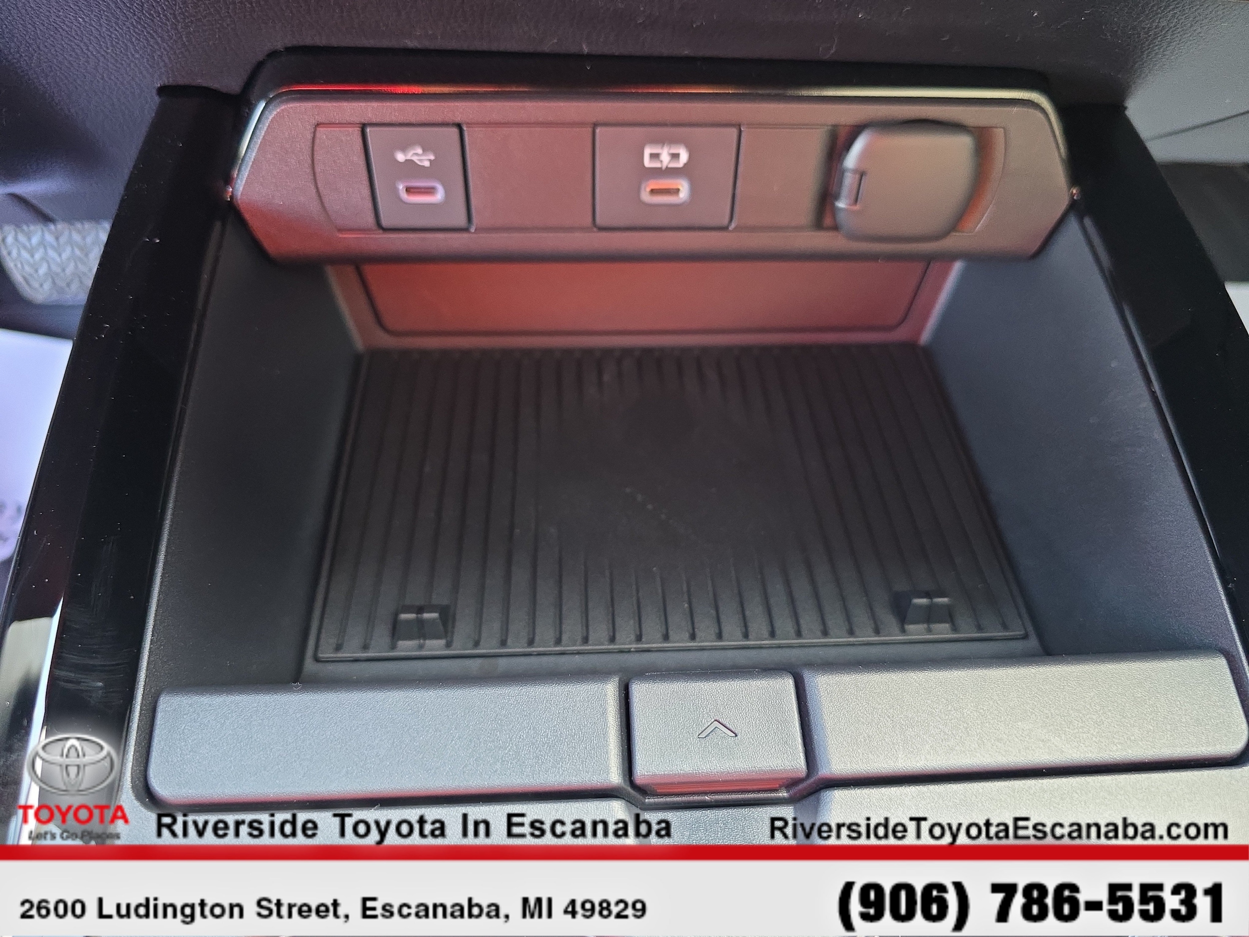 2026 Toyota Prius Plug-in Hybrid XSE - Photo 18