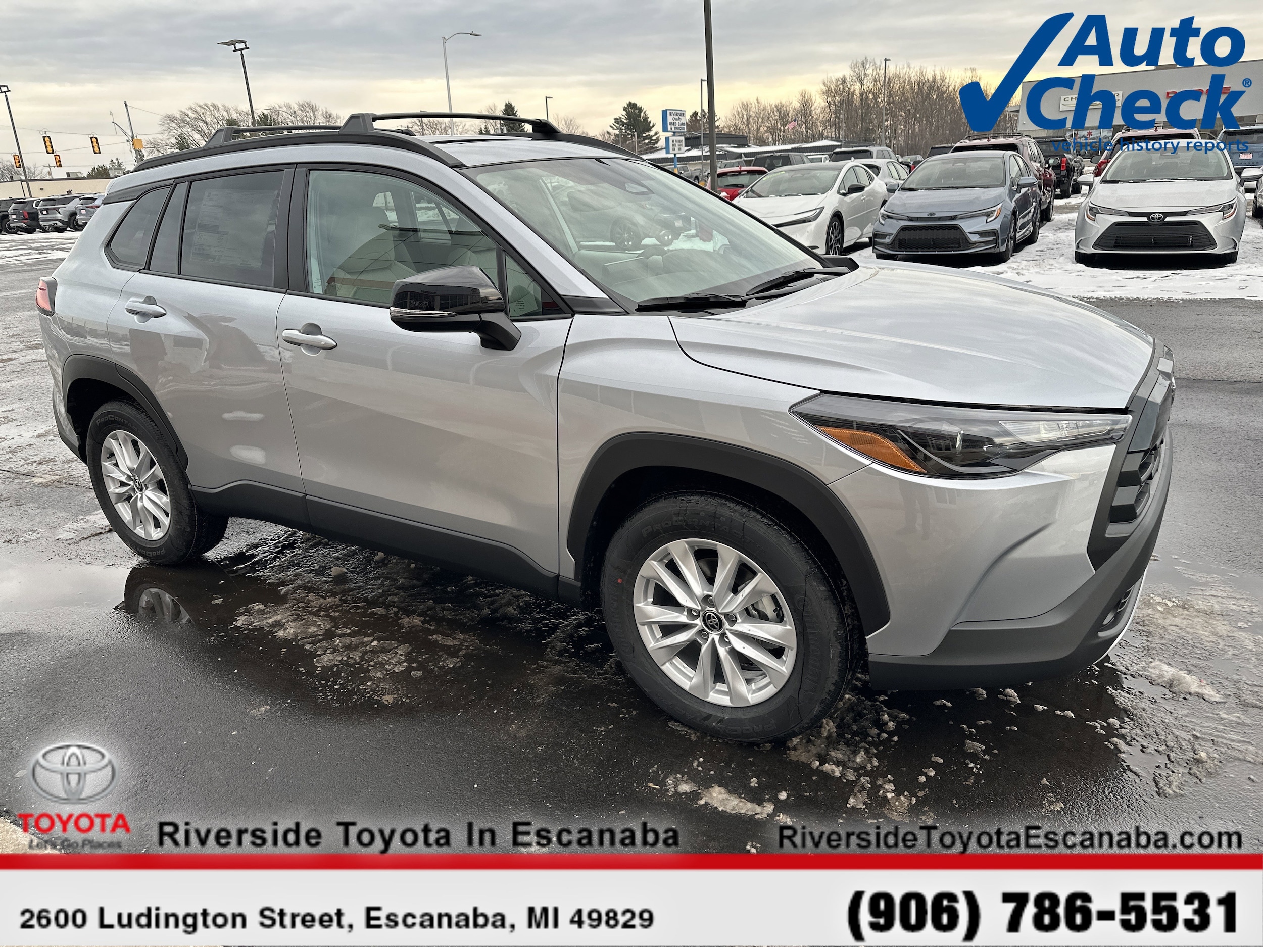 2026 Toyota Corolla Cross LE's photo