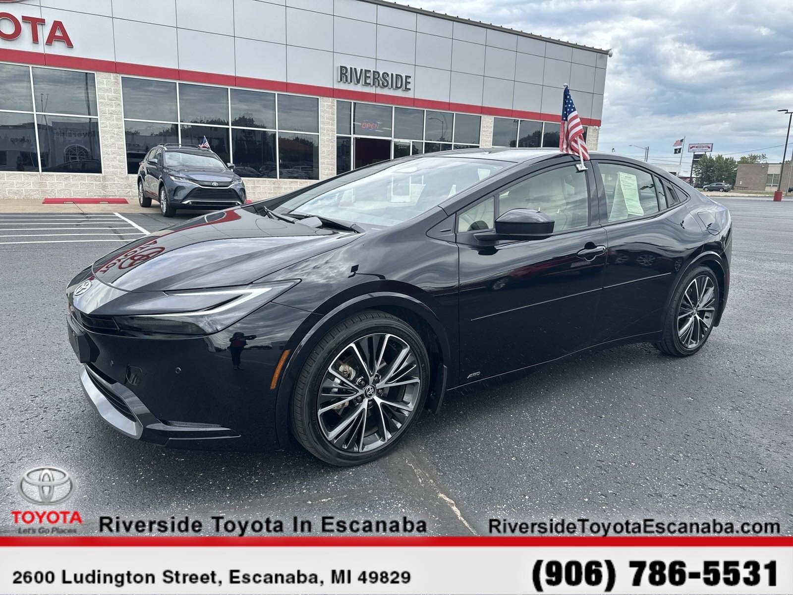 2023 Toyota Prius XLE photo 3