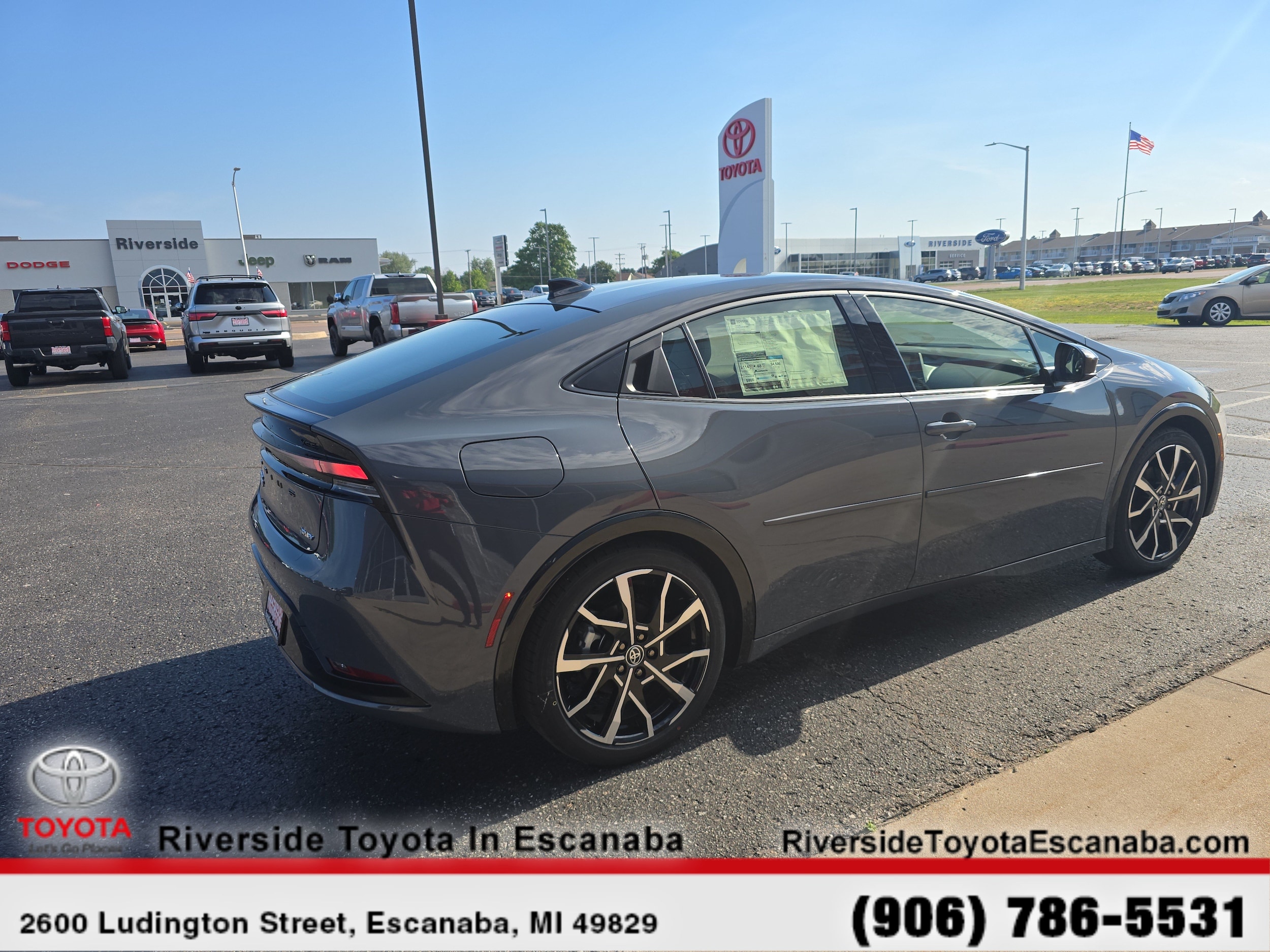 2026 Toyota Prius Plug-in Hybrid XSE - Photo 9