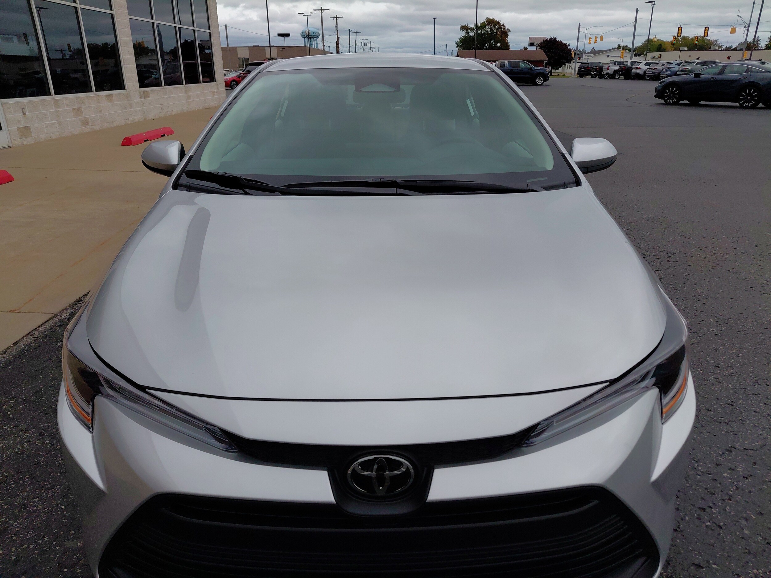 2026 Toyota Corolla LE photo 2