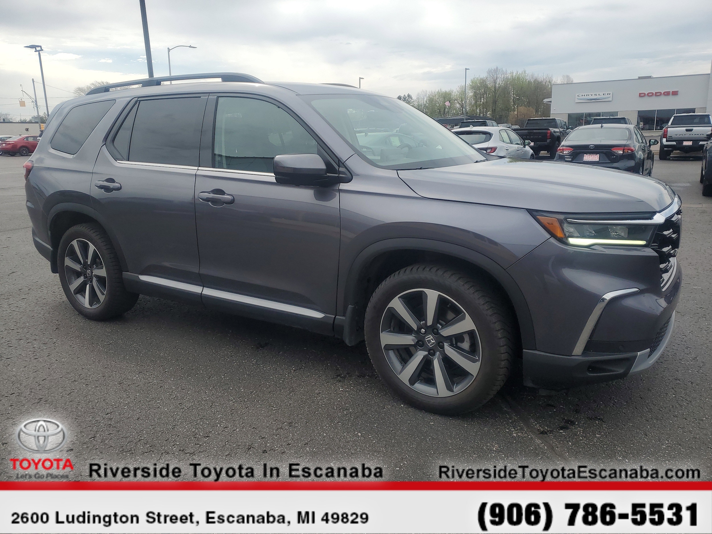 2025 Honda Pilot Touring AWD's photo
