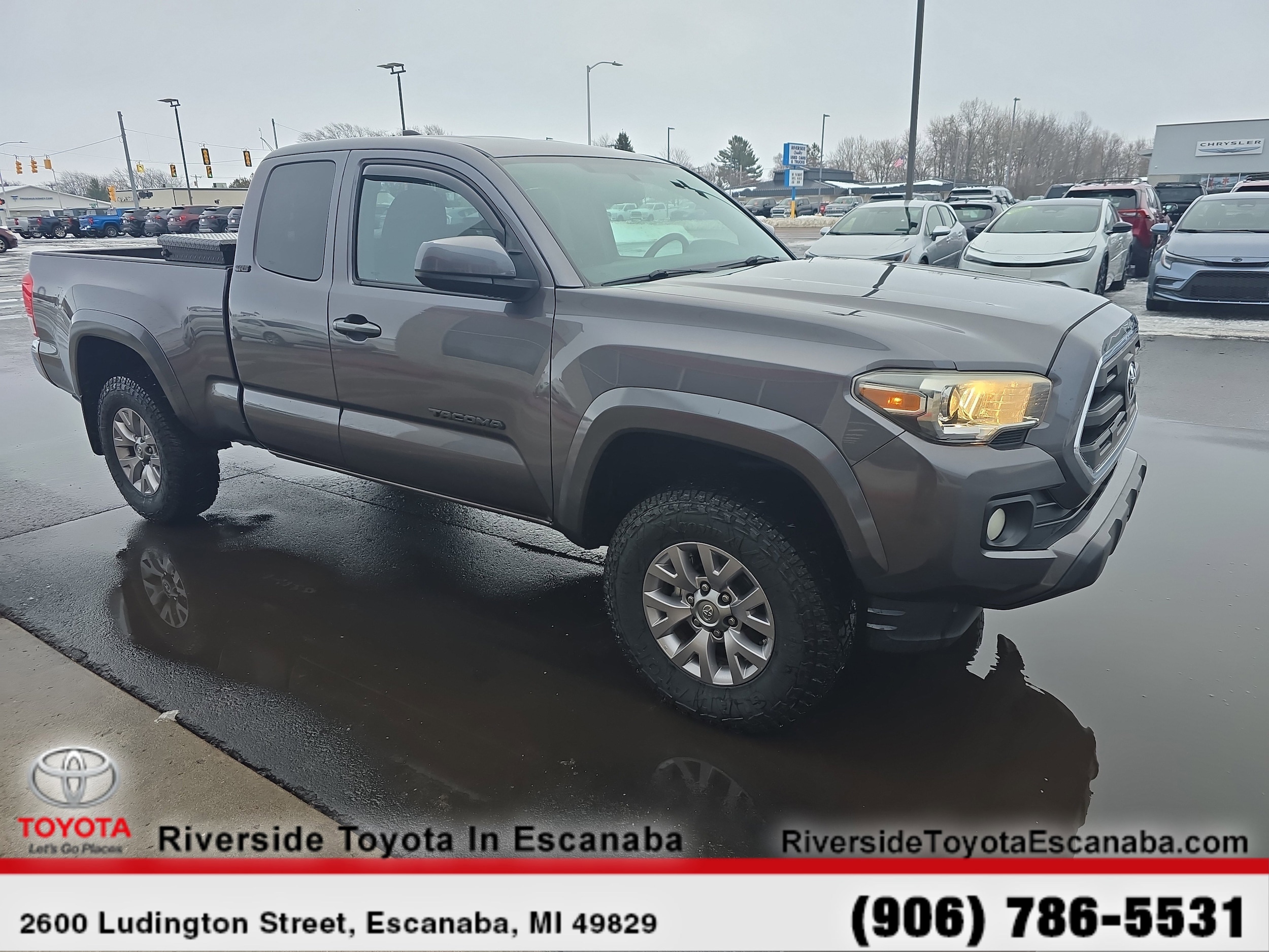 2016 Toyota Tacoma SR5's photo