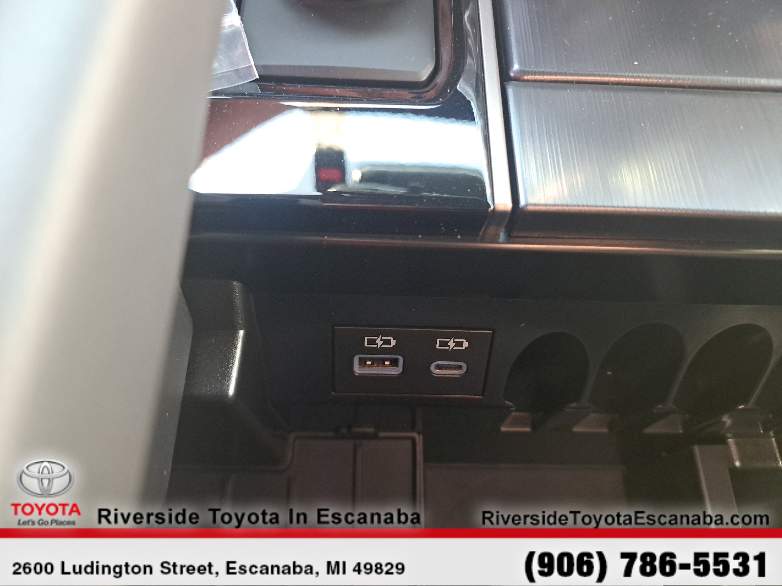2026 Toyota Sequoia Platinum - Photo 16