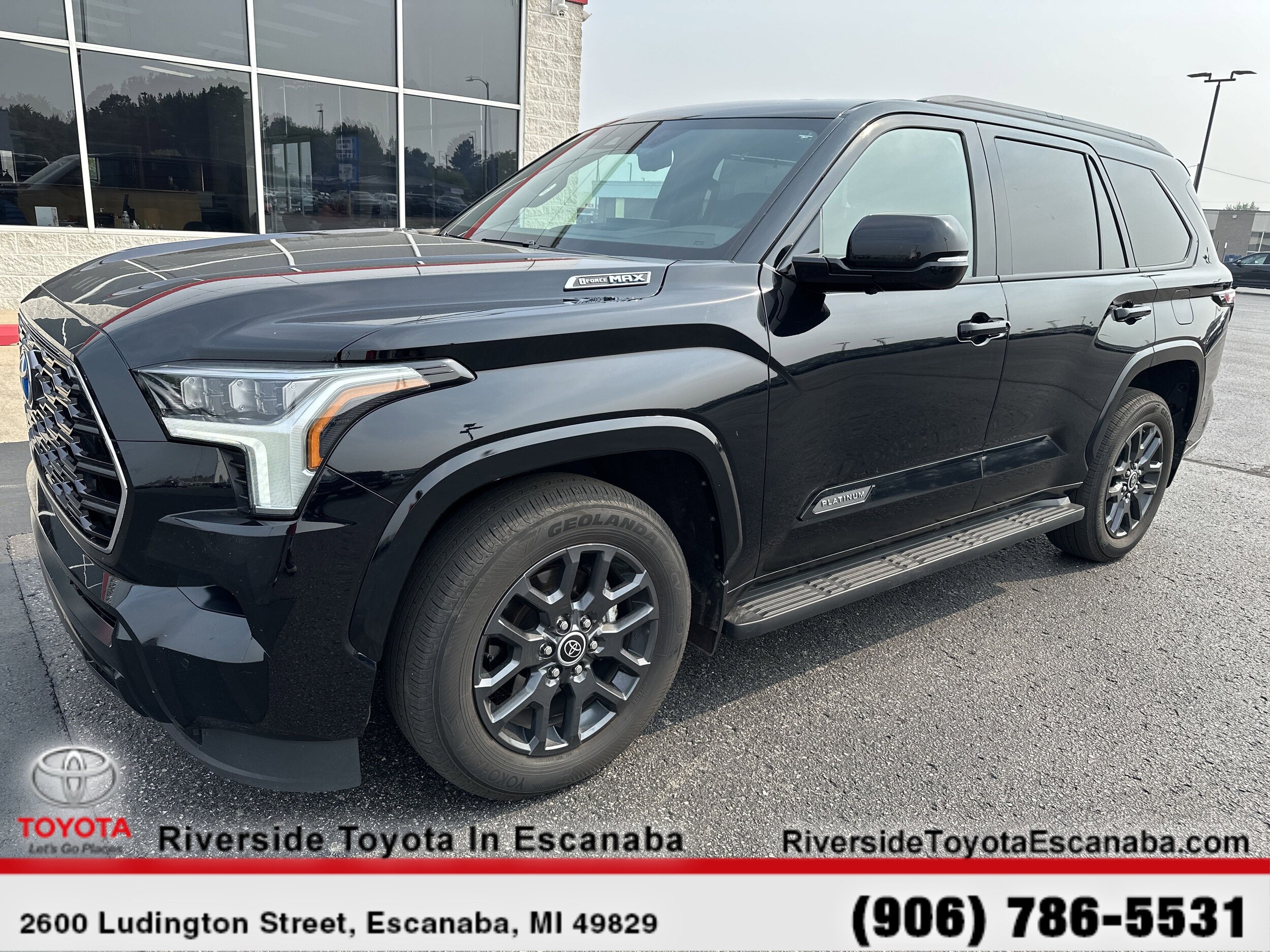 2023 Toyota Sequoia SR5 photo 3