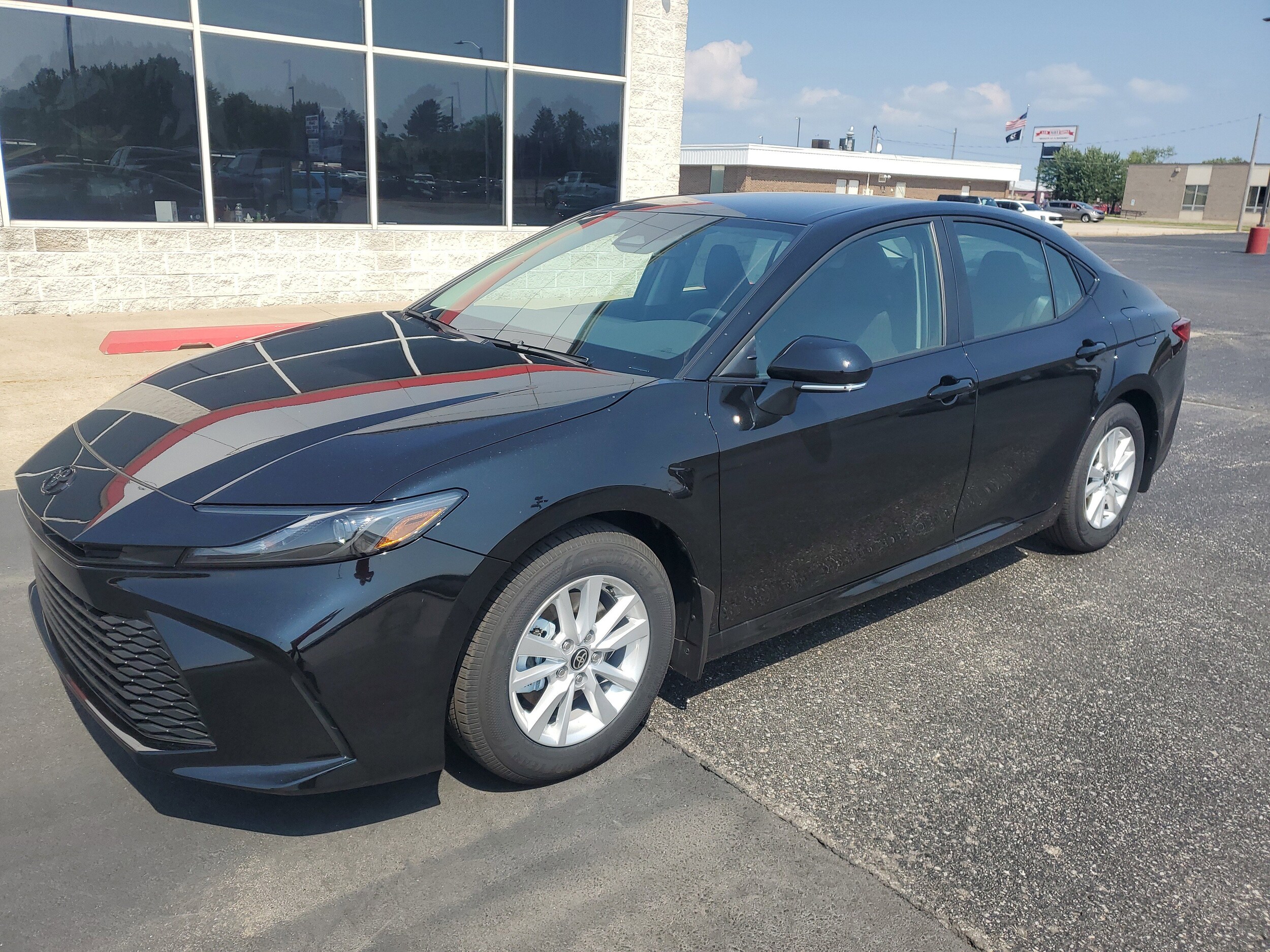 2025 Toyota Camry LE photo 2