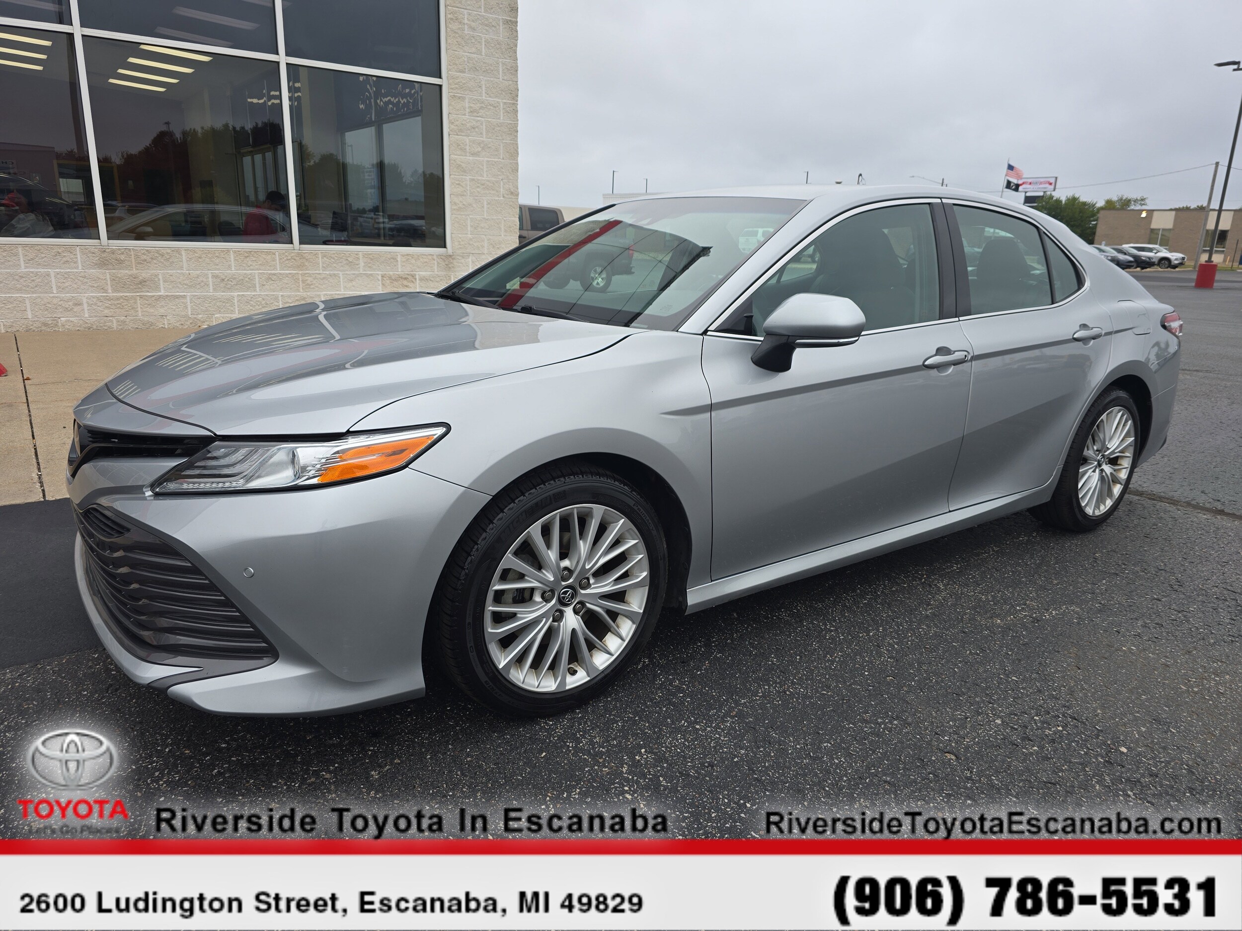2018 Toyota Camry XLE photo 3