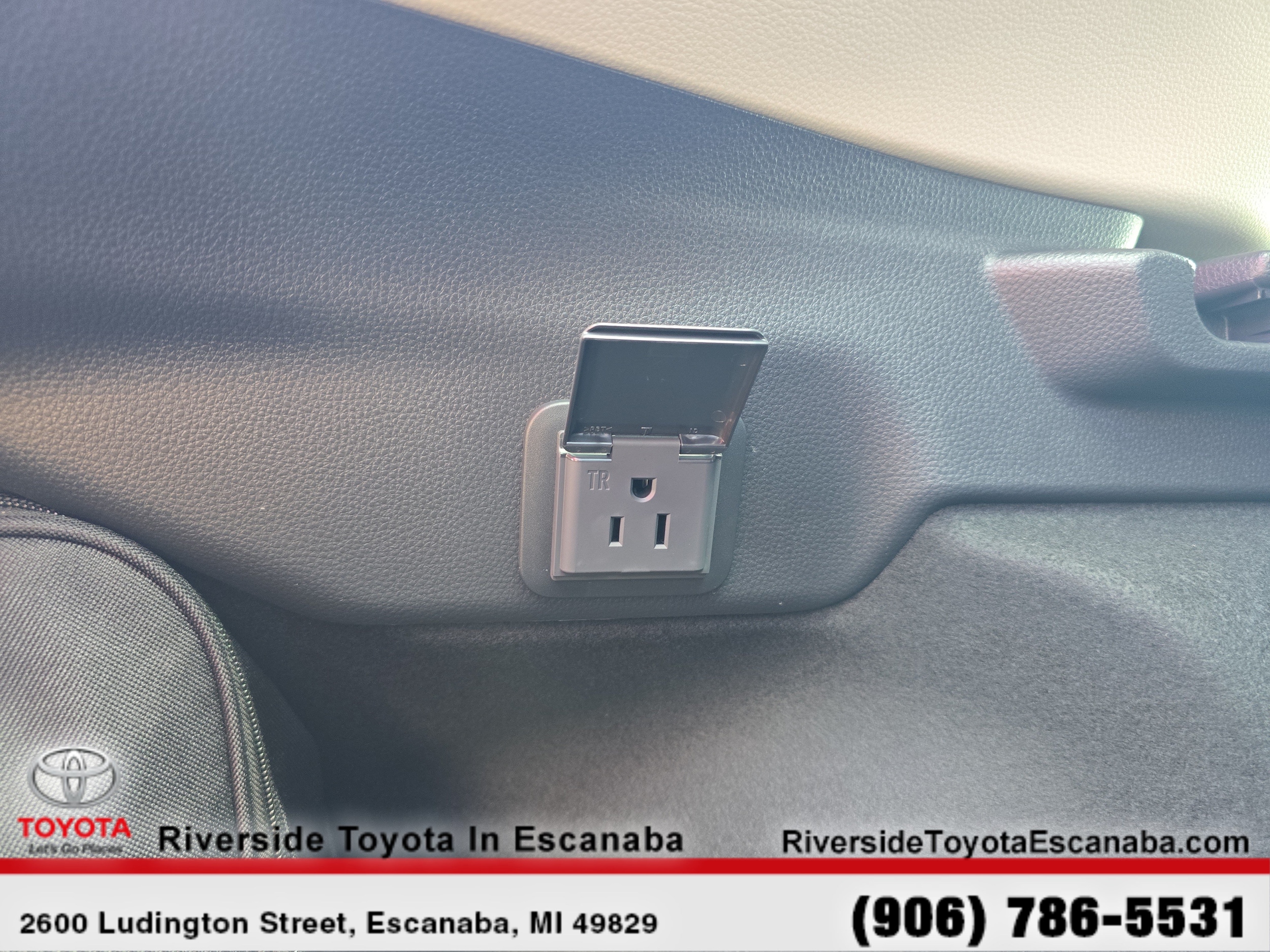 2026 Toyota Prius Plug-in Hybrid XSE - Photo 30