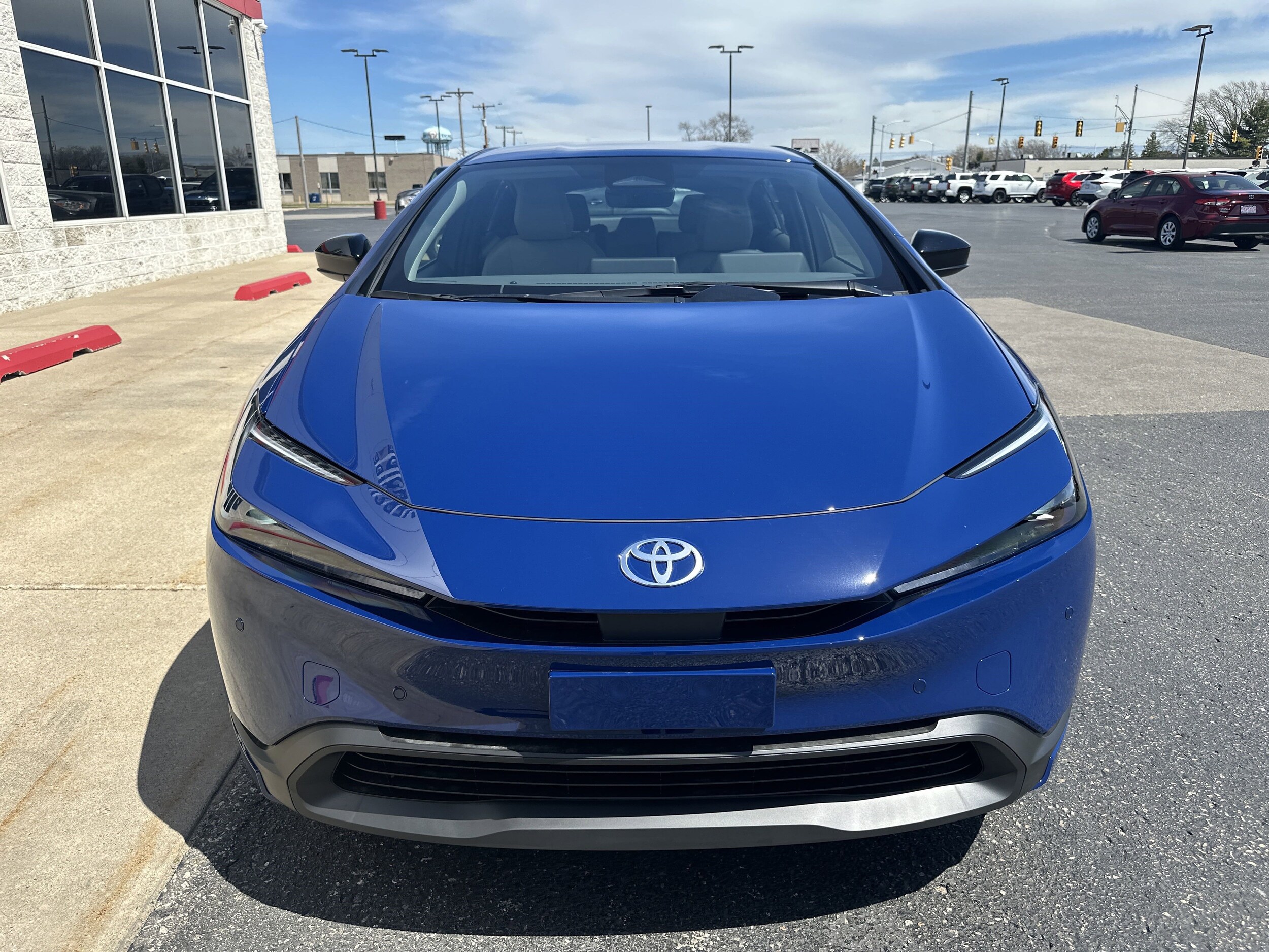2025 Toyota Prius LE photo 2