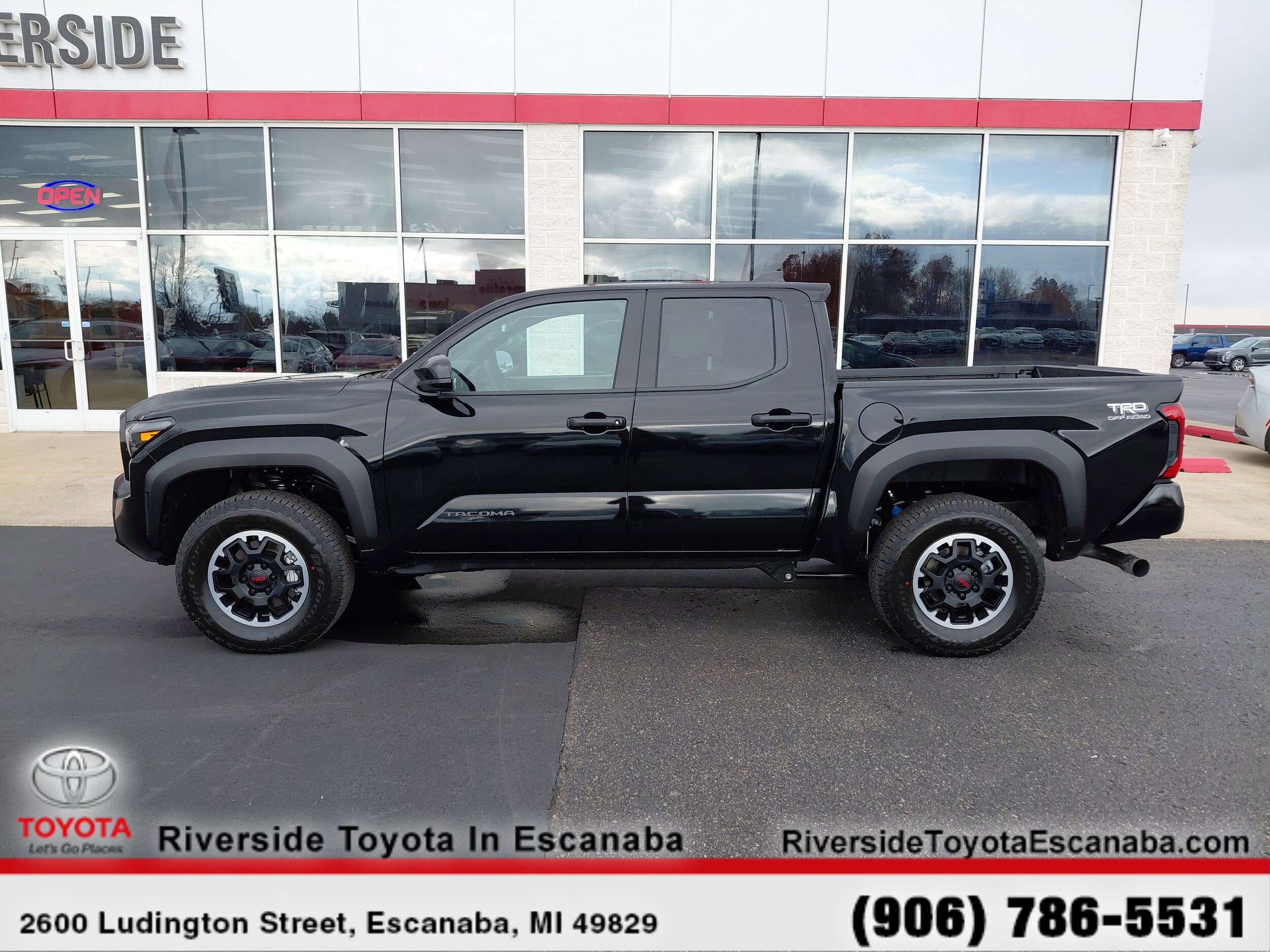 2025 Toyota Tacoma TRD photo 4
