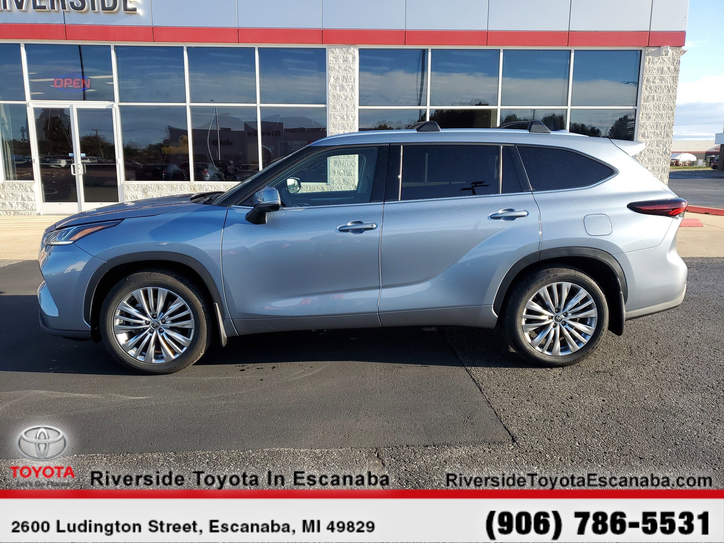 2024 Toyota Highlander Platinum photo 3