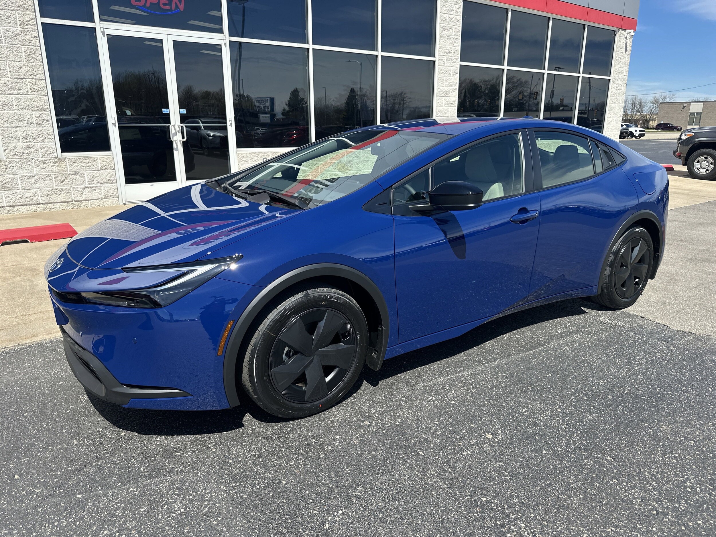 2025 Toyota Prius LE photo 3