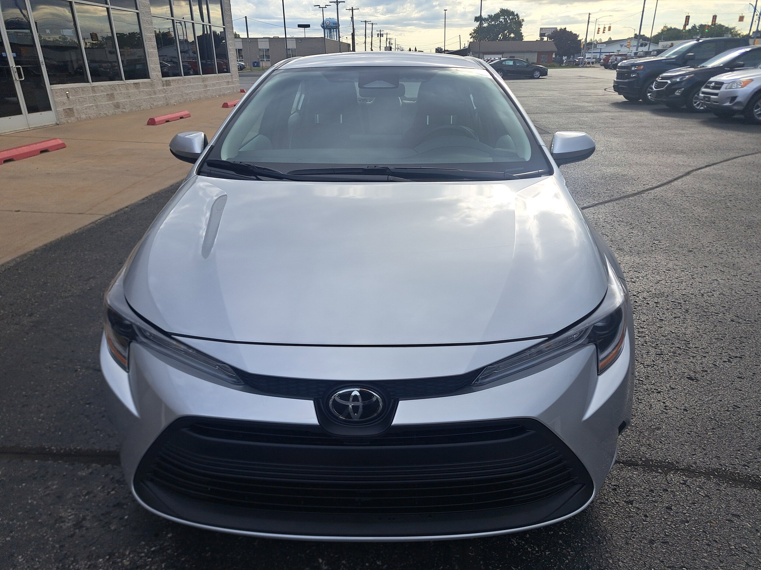 2025 Toyota Corolla LE photo 2