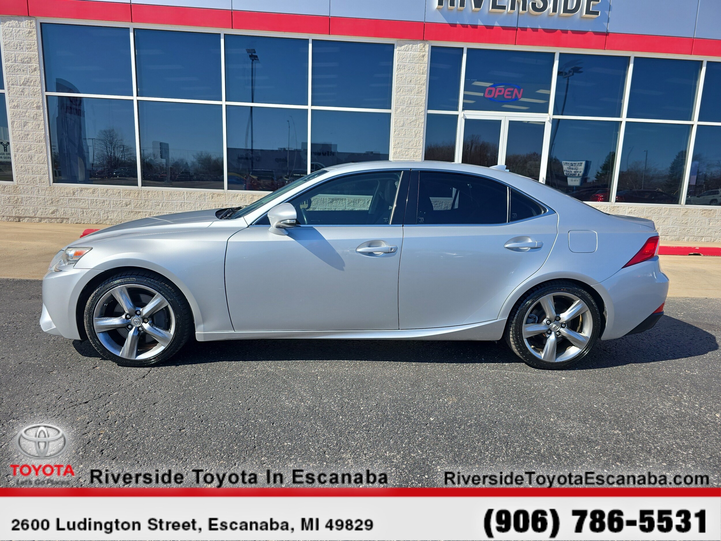 2014 Lexus IS 350 photo 4