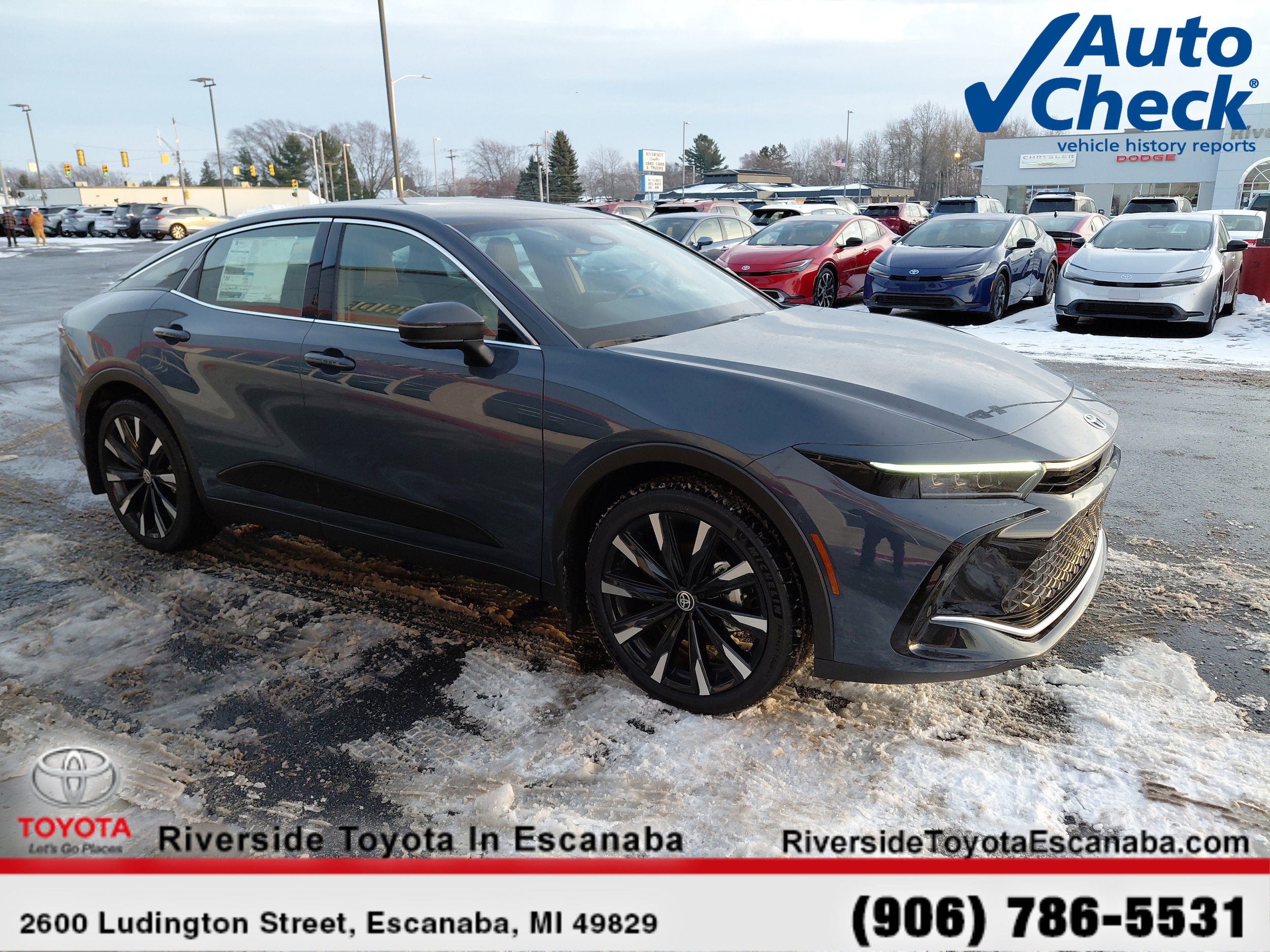 2025 Toyota Crown Platinum's photo