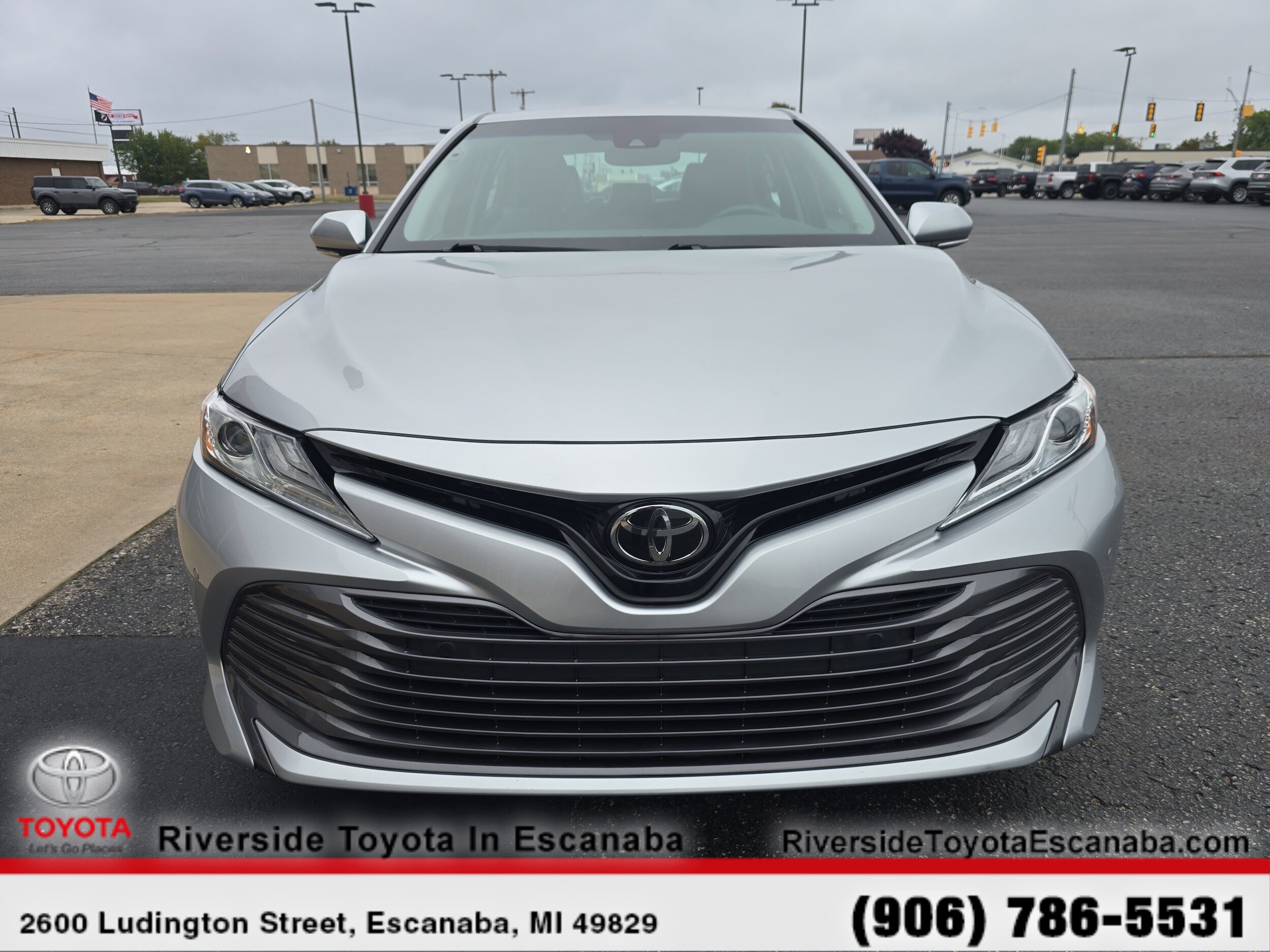 2018 Toyota Camry XLE photo 2