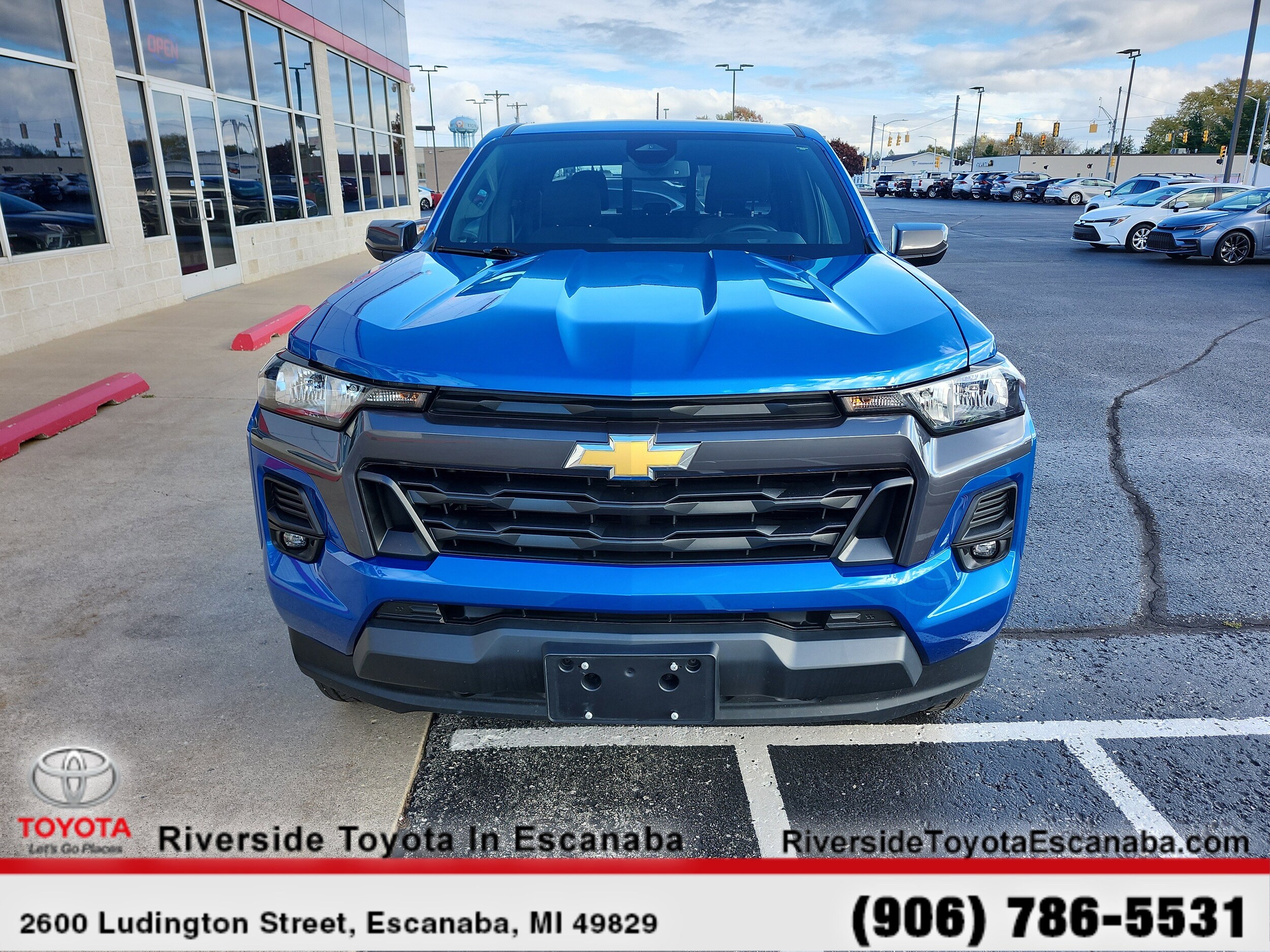 2023 Chevrolet Colorado LT photo 2