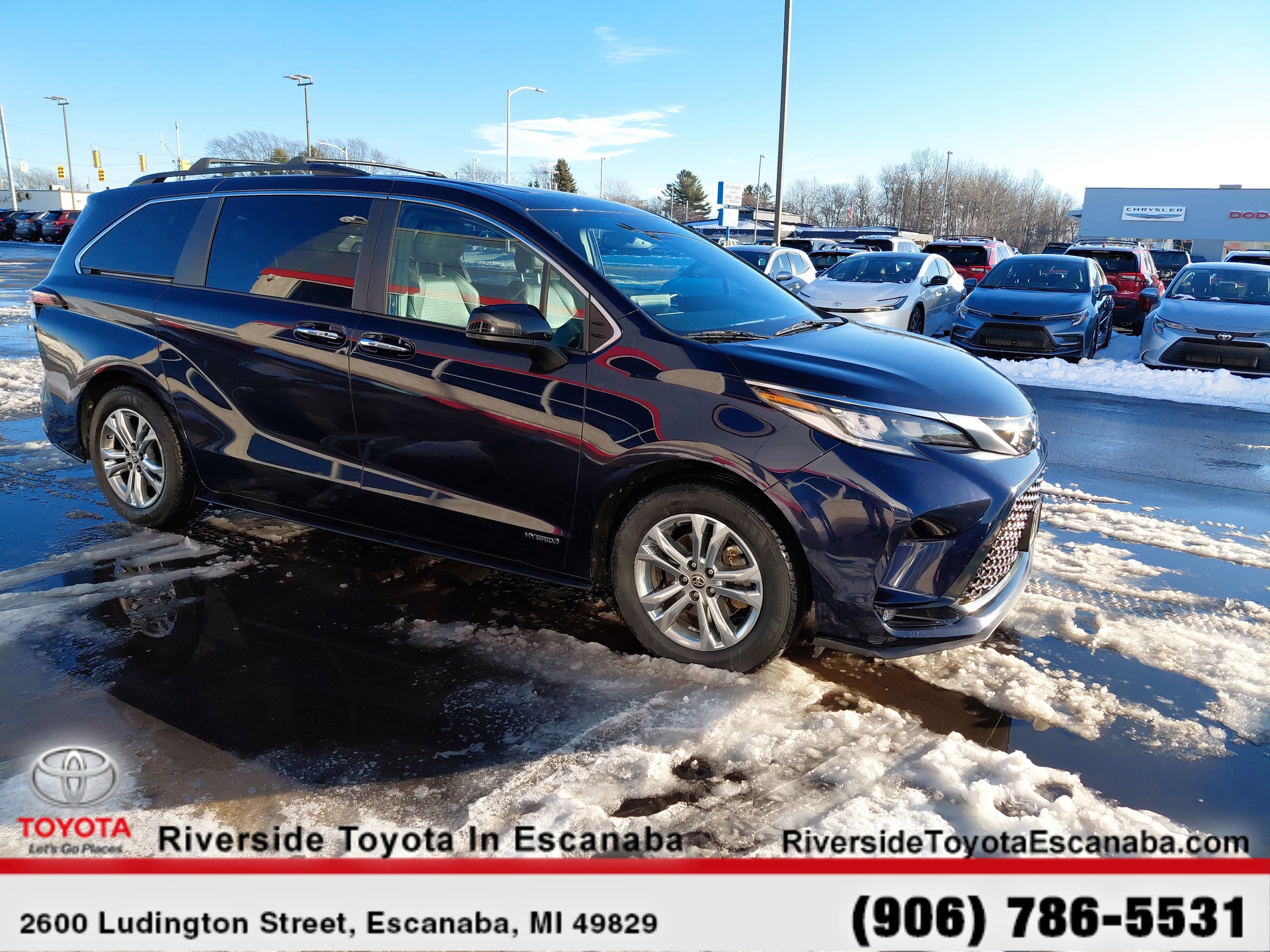 2021 Toyota Sienna XSE's photo