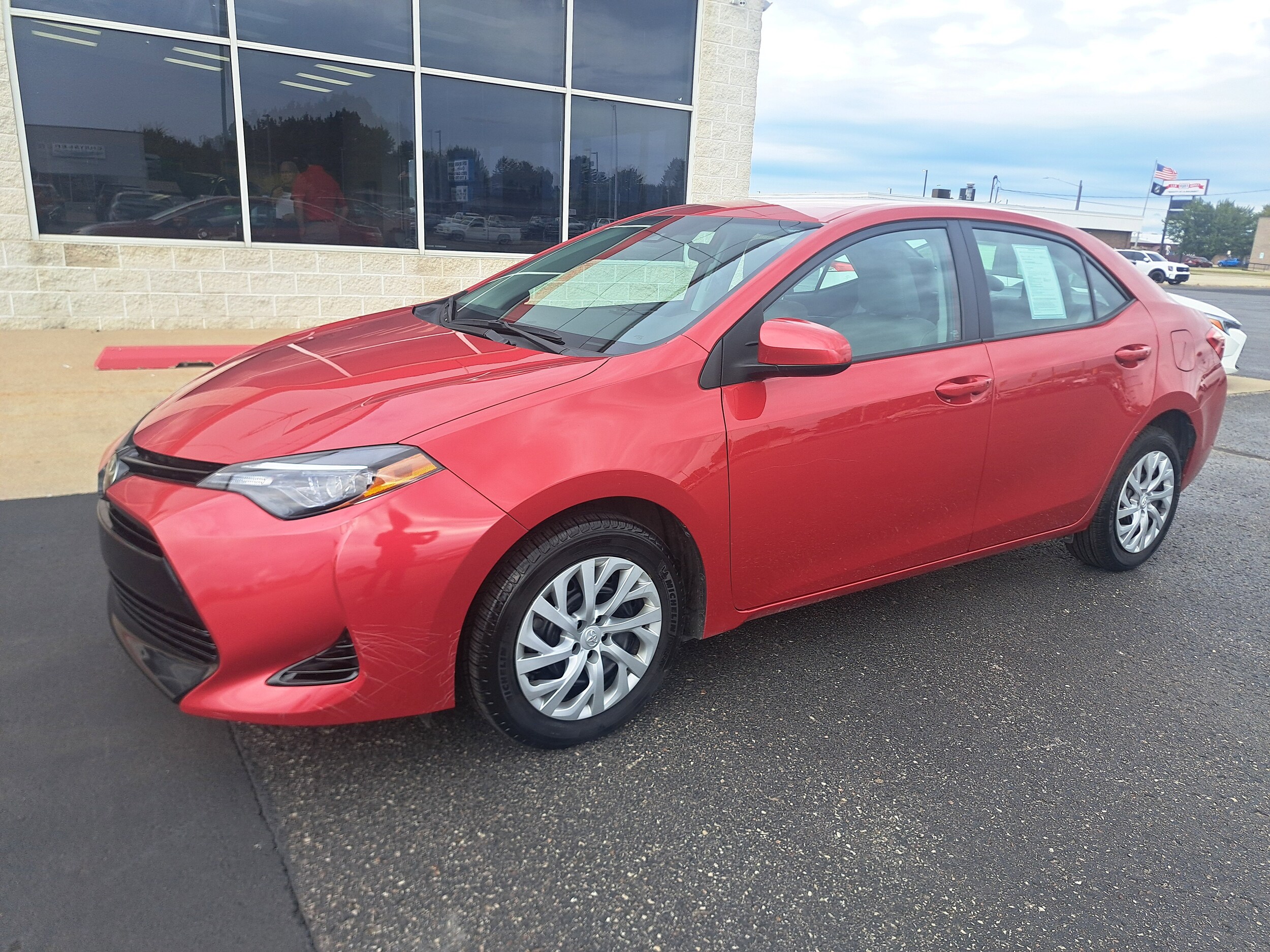 2017 Toyota Corolla LE photo 2