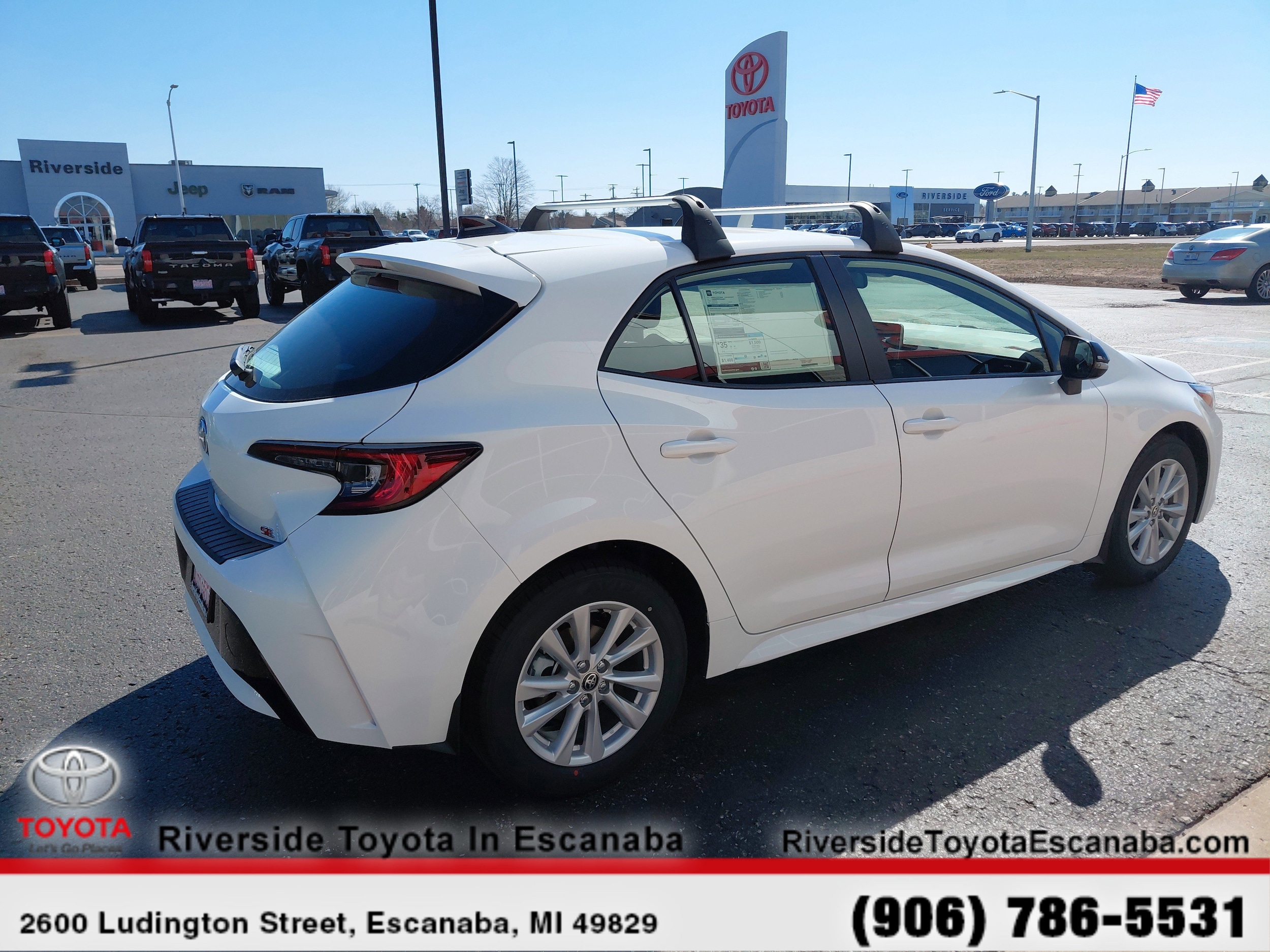 2026 Toyota Corolla Hatchback SE - Photo 9