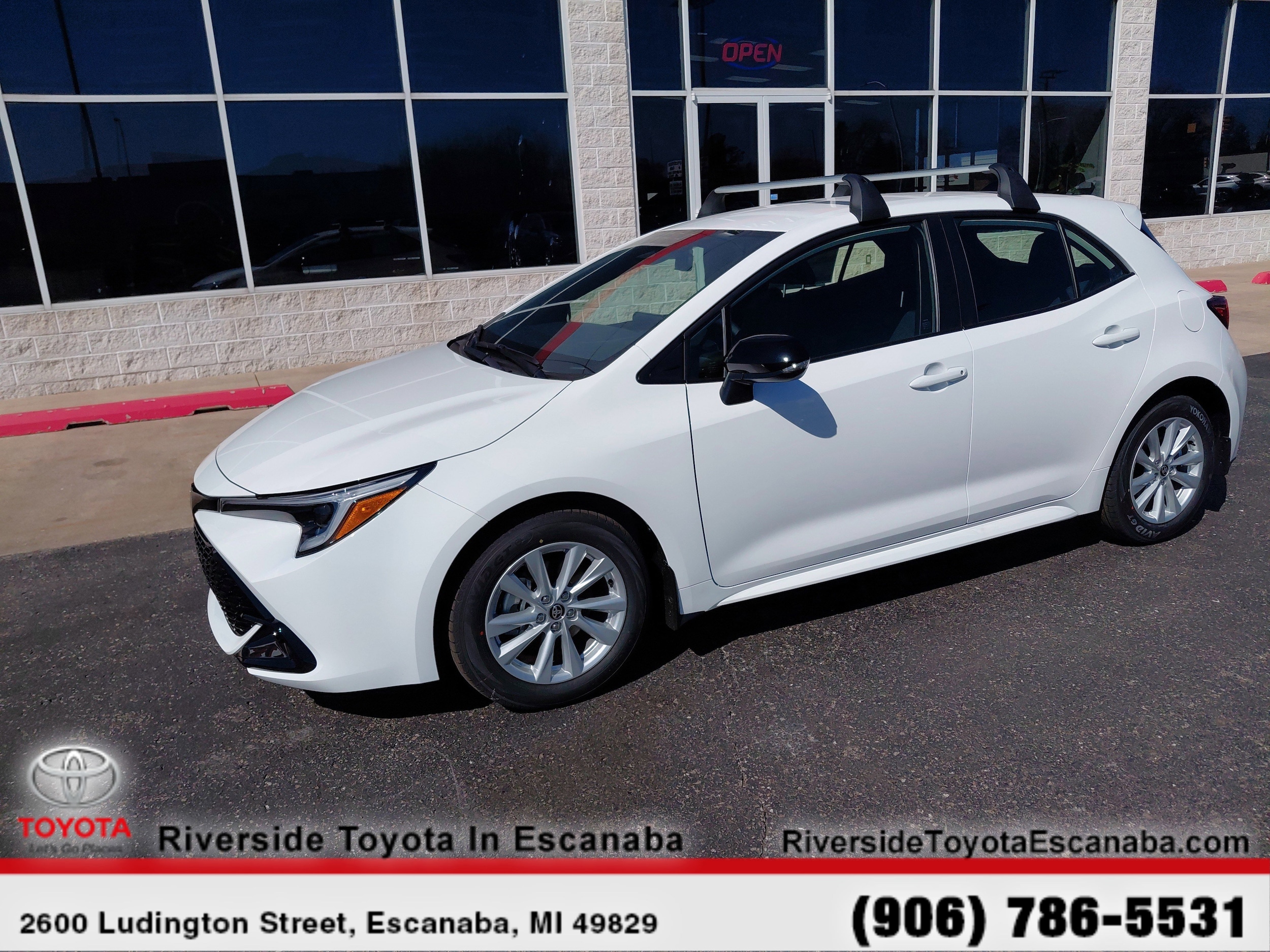 2026 Toyota Corolla Hatchback SE - Photo 3