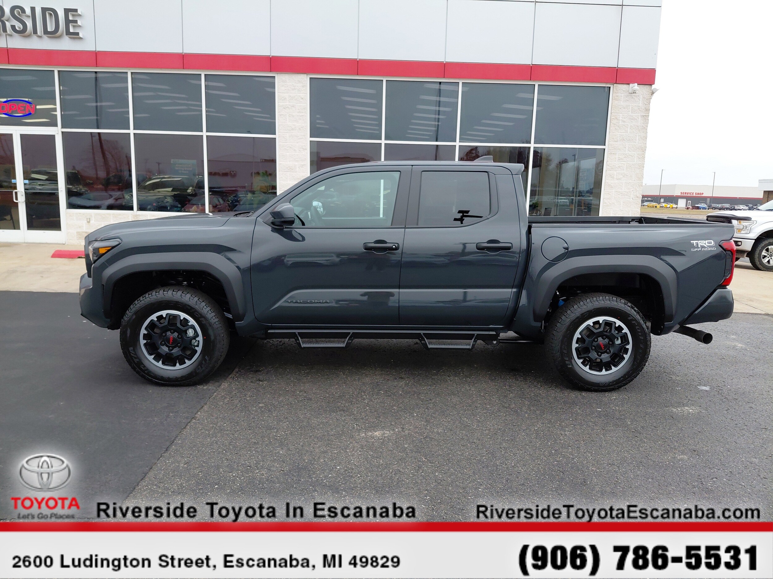 2025 Toyota Tacoma TRD photo 4