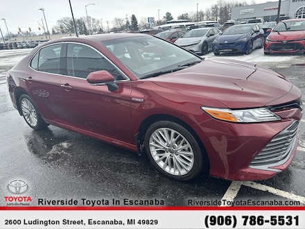 2020 Toyota Camry Hybrid XLE Sedan