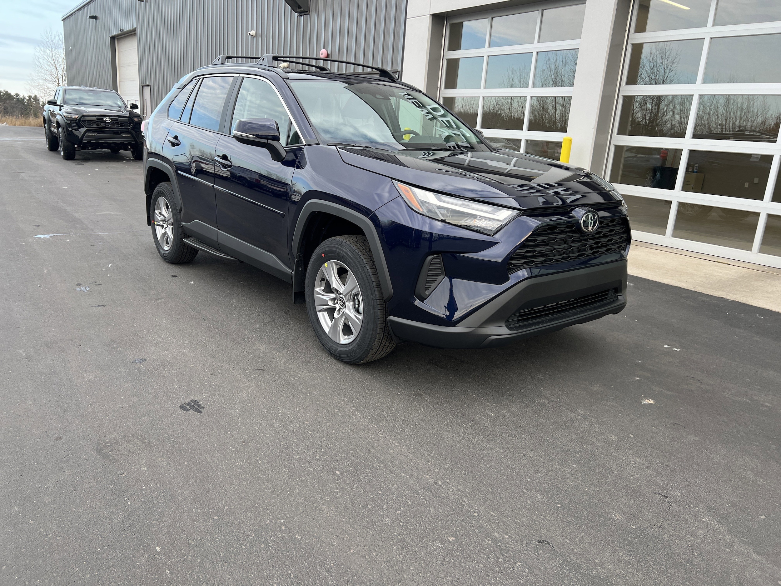 2025 Toyota RAV4 XLE's photo