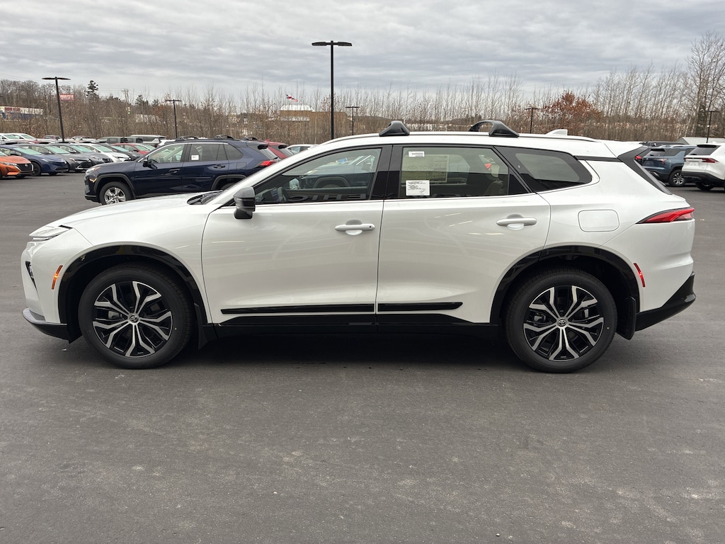 New 2025 Toyota Crown Signia XLE AWD