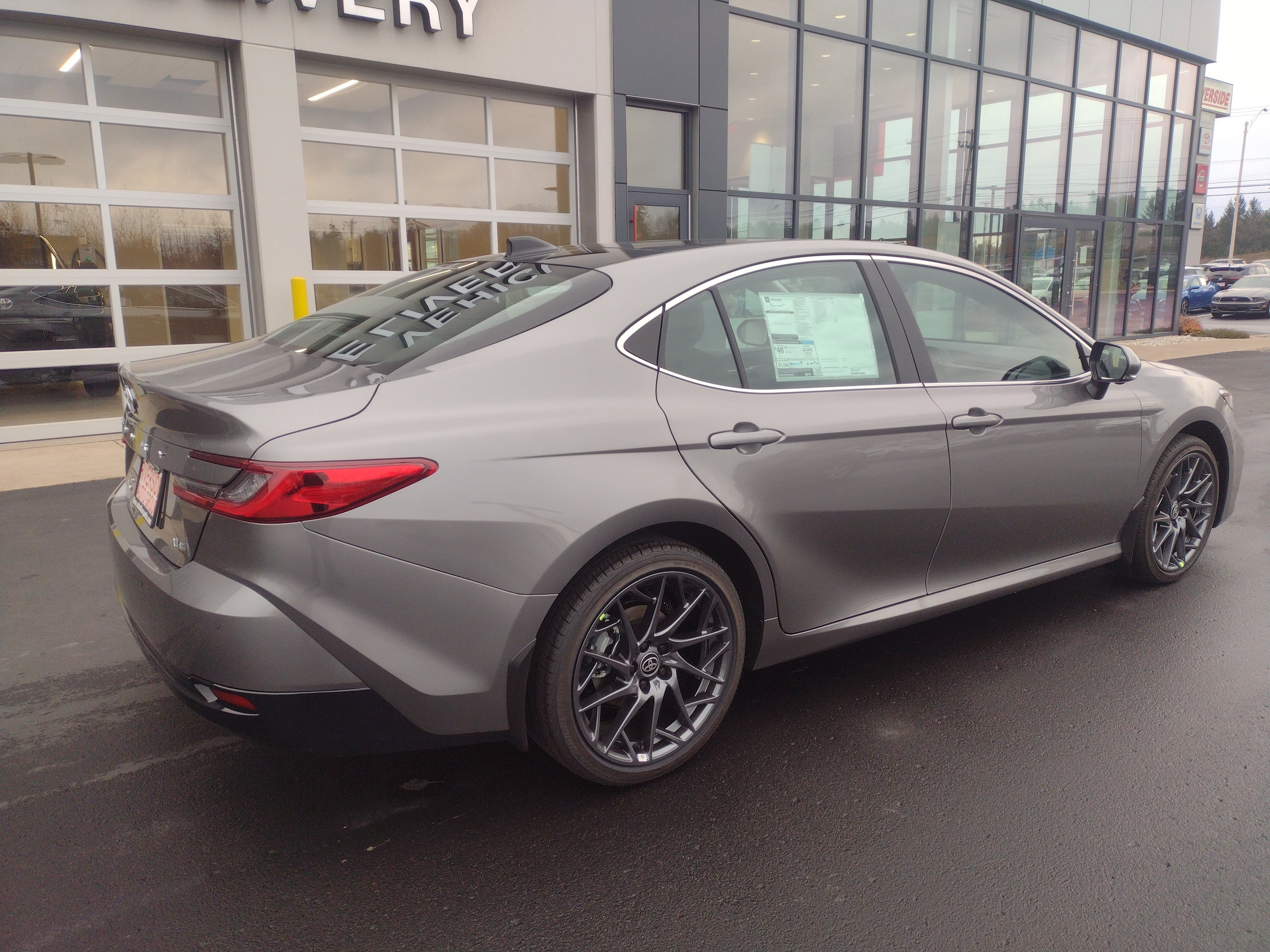 2026 Toyota Camry XLE - Photo 9