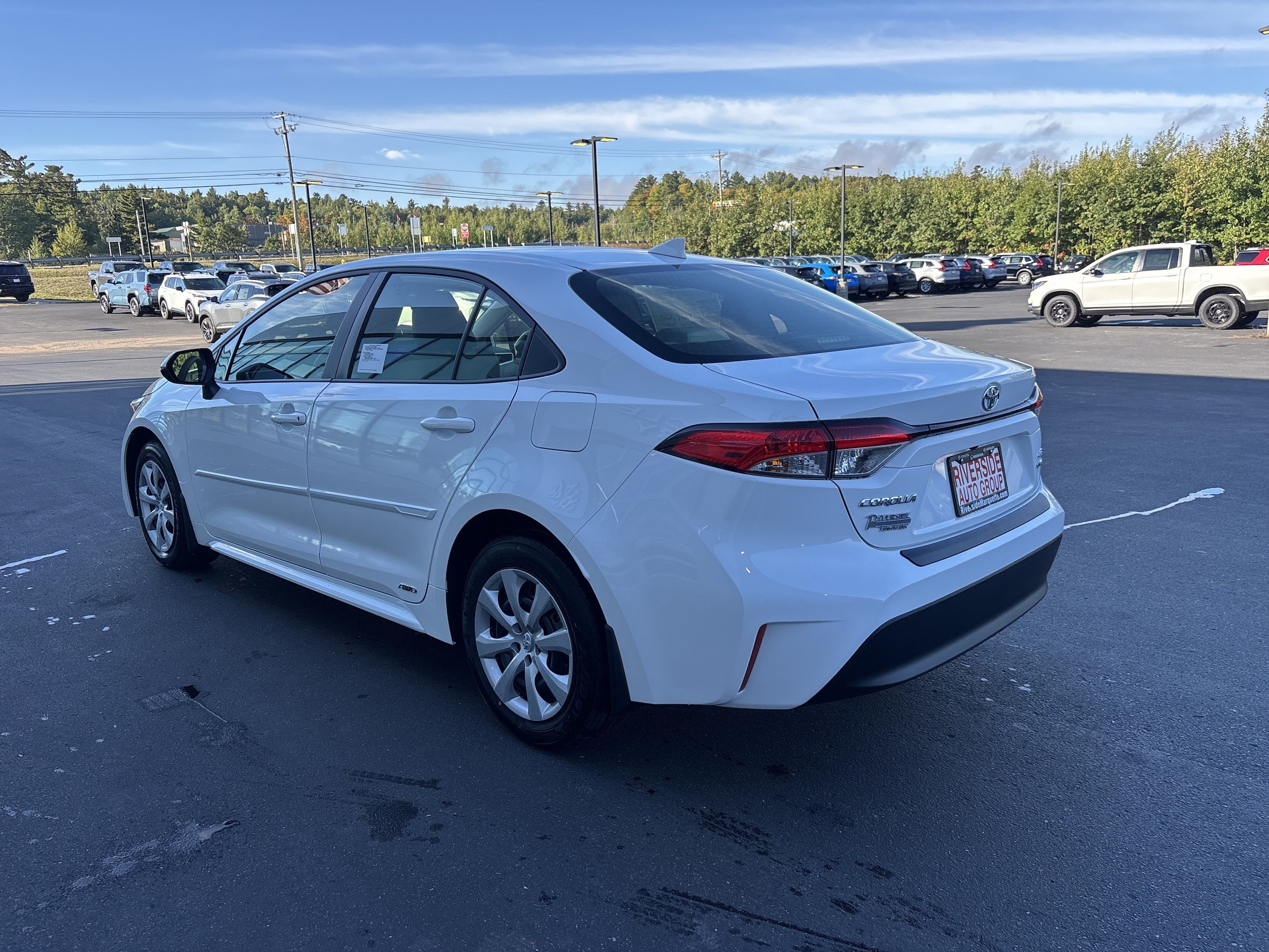 2026 Toyota Corolla LE - Photo 6