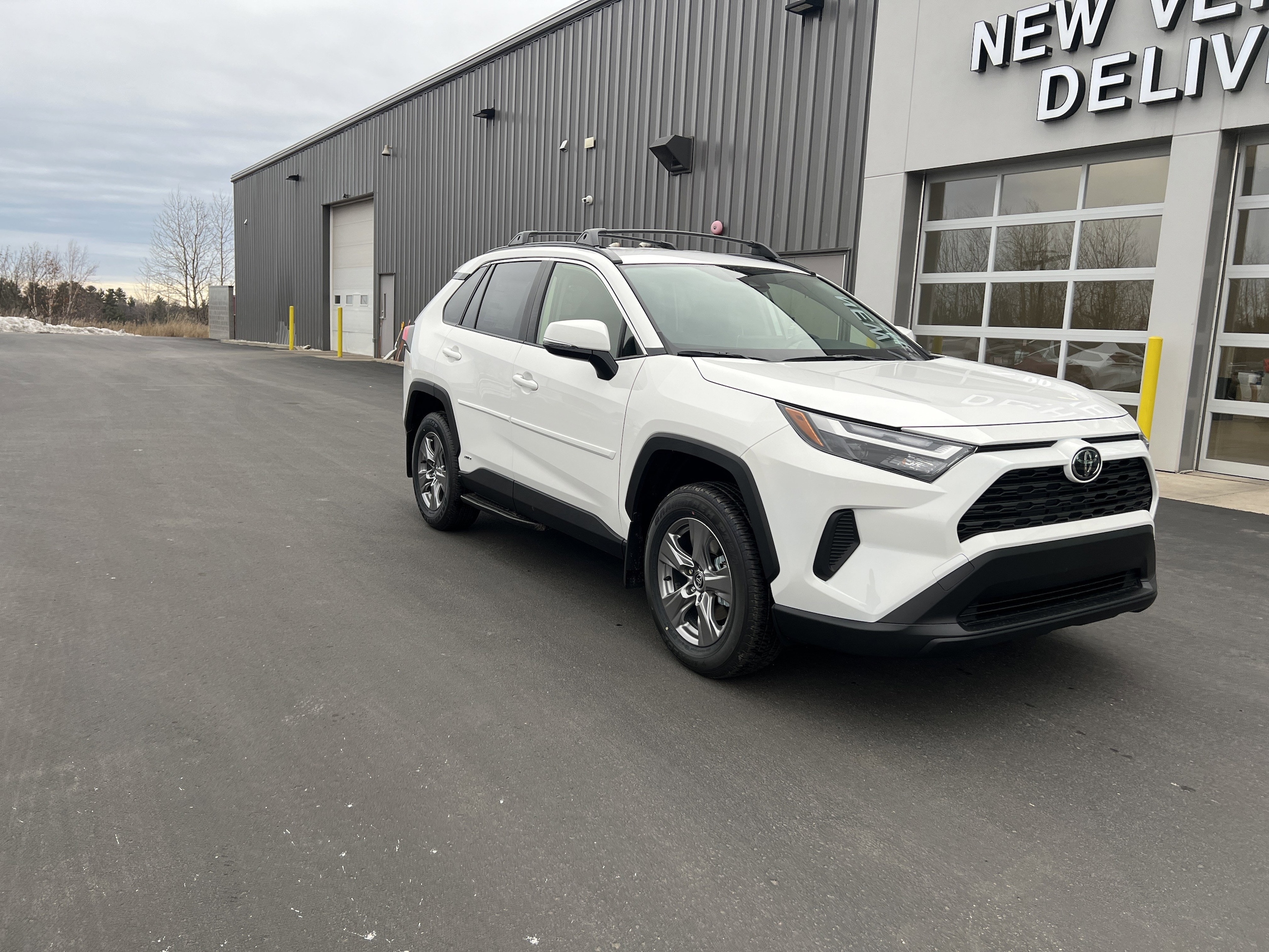 2025 Toyota RAV4 LE's photo