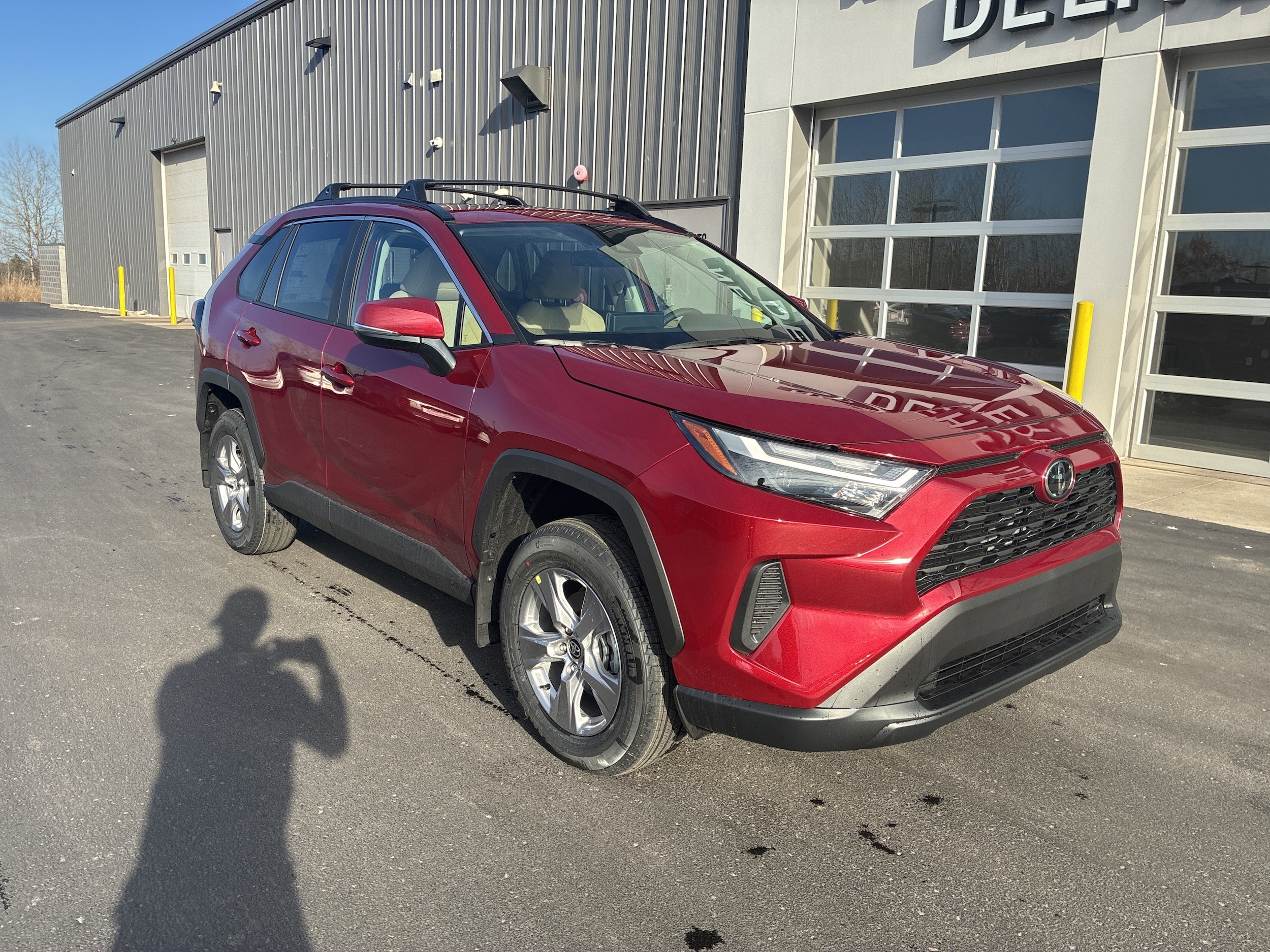 2025 Toyota RAV4 XLE's photo