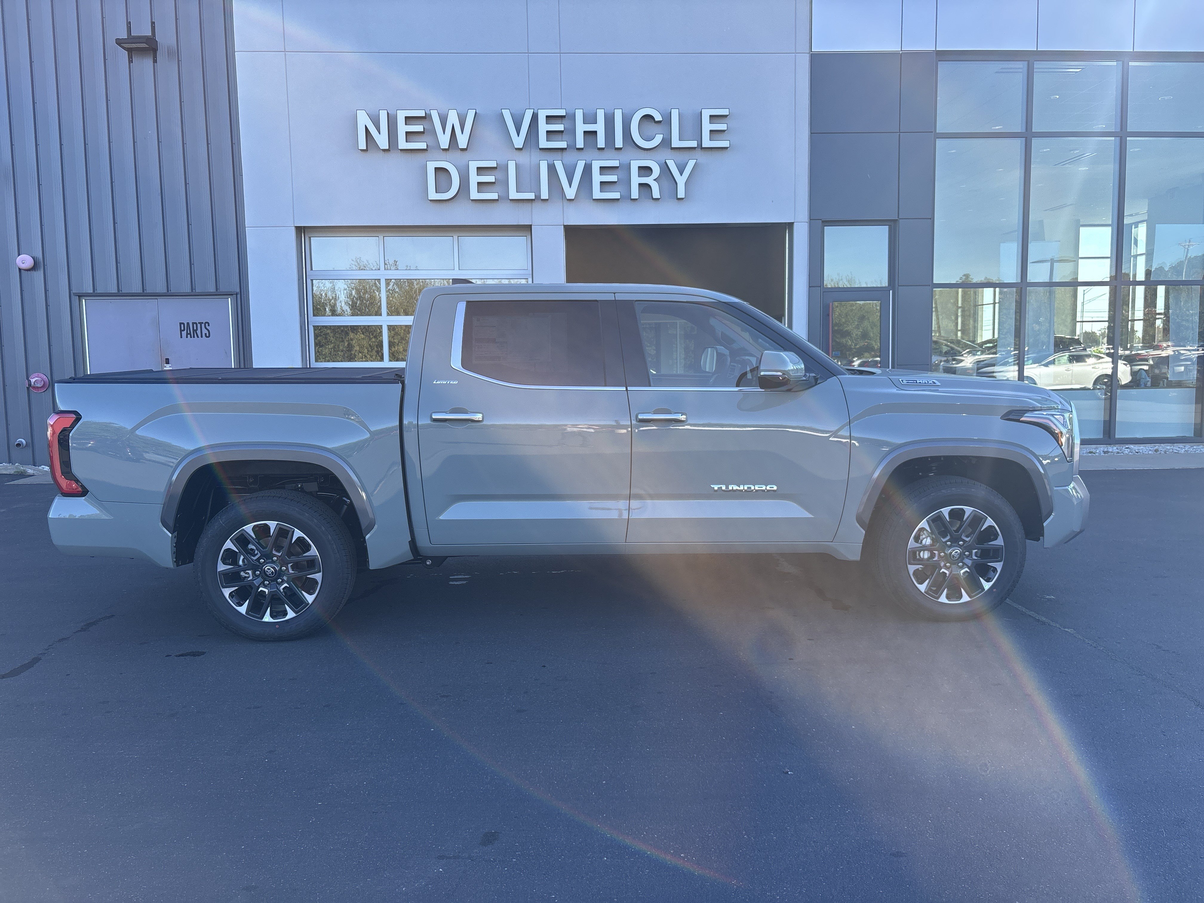 2026 Toyota Tundra i-FORCE MAX Limited Hybrid CrewMax 5.5 Bed