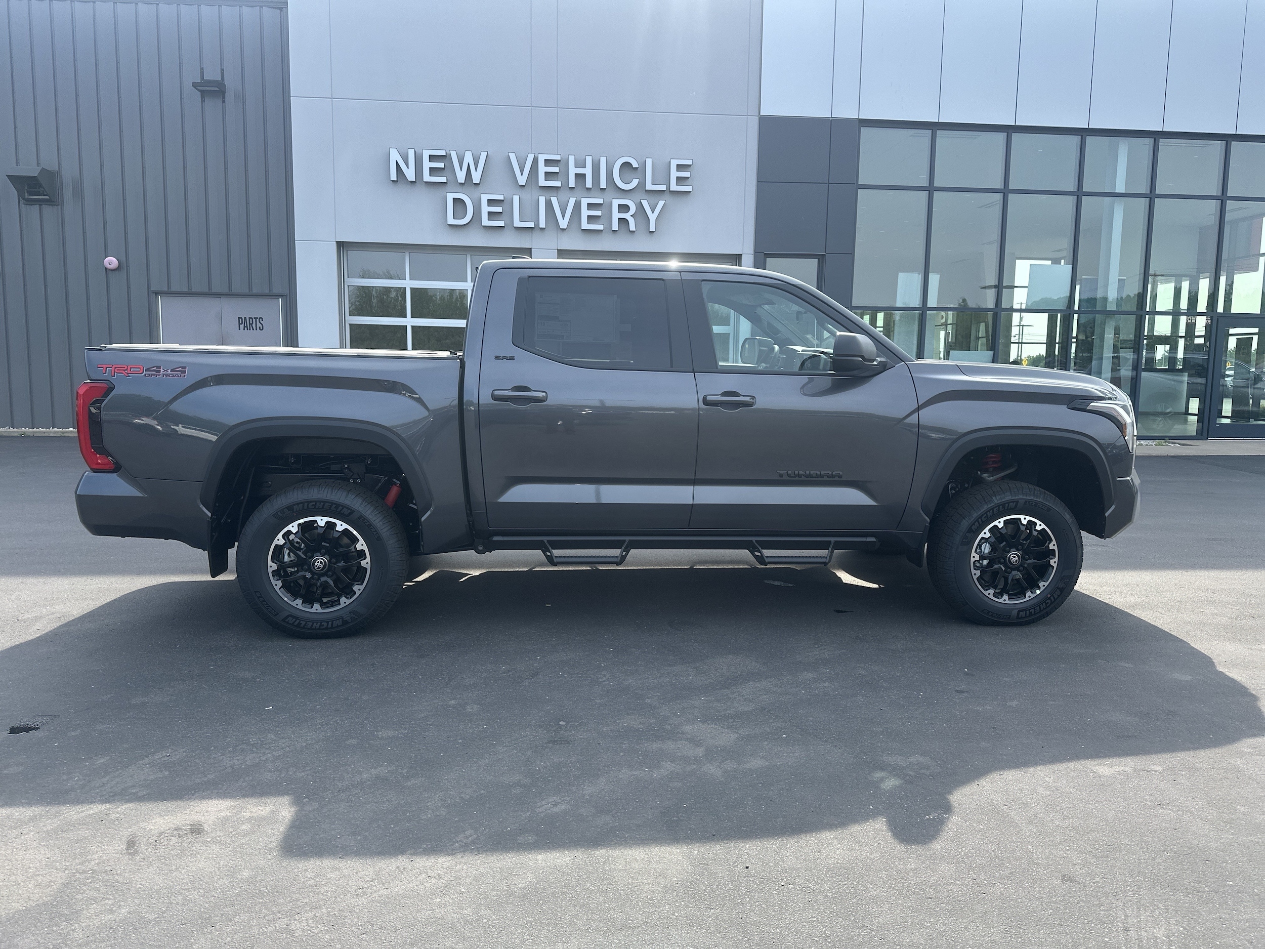 2026 Toyota Tundra SR5 - Photo 10