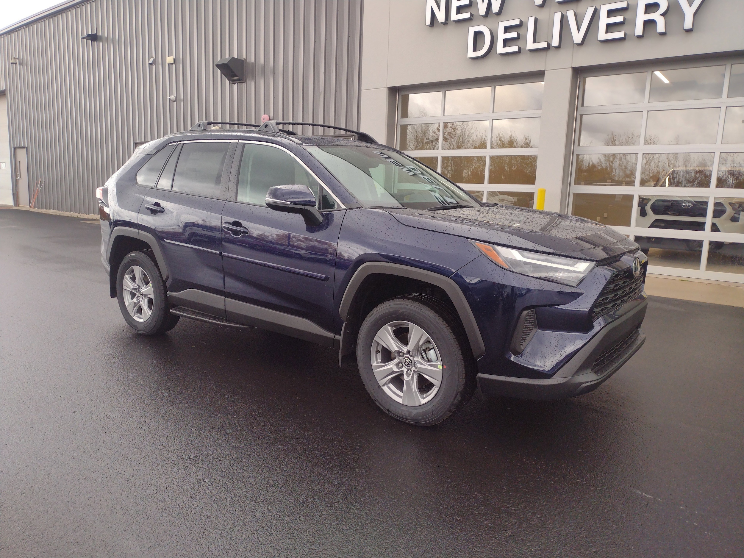 2025 Toyota RAV4 XLE's photo