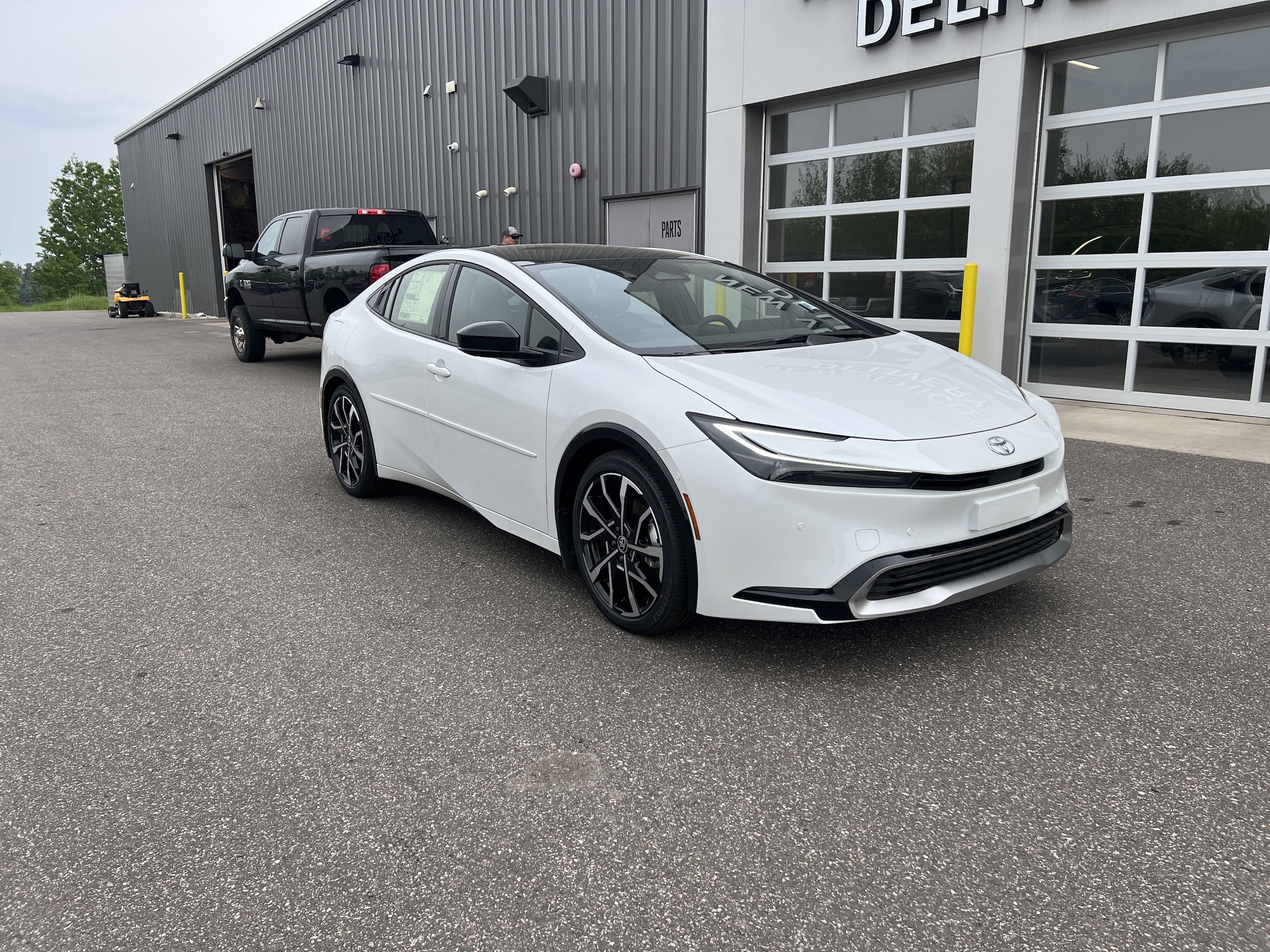 2024 Toyota Prius Prime XSE Premium's photo