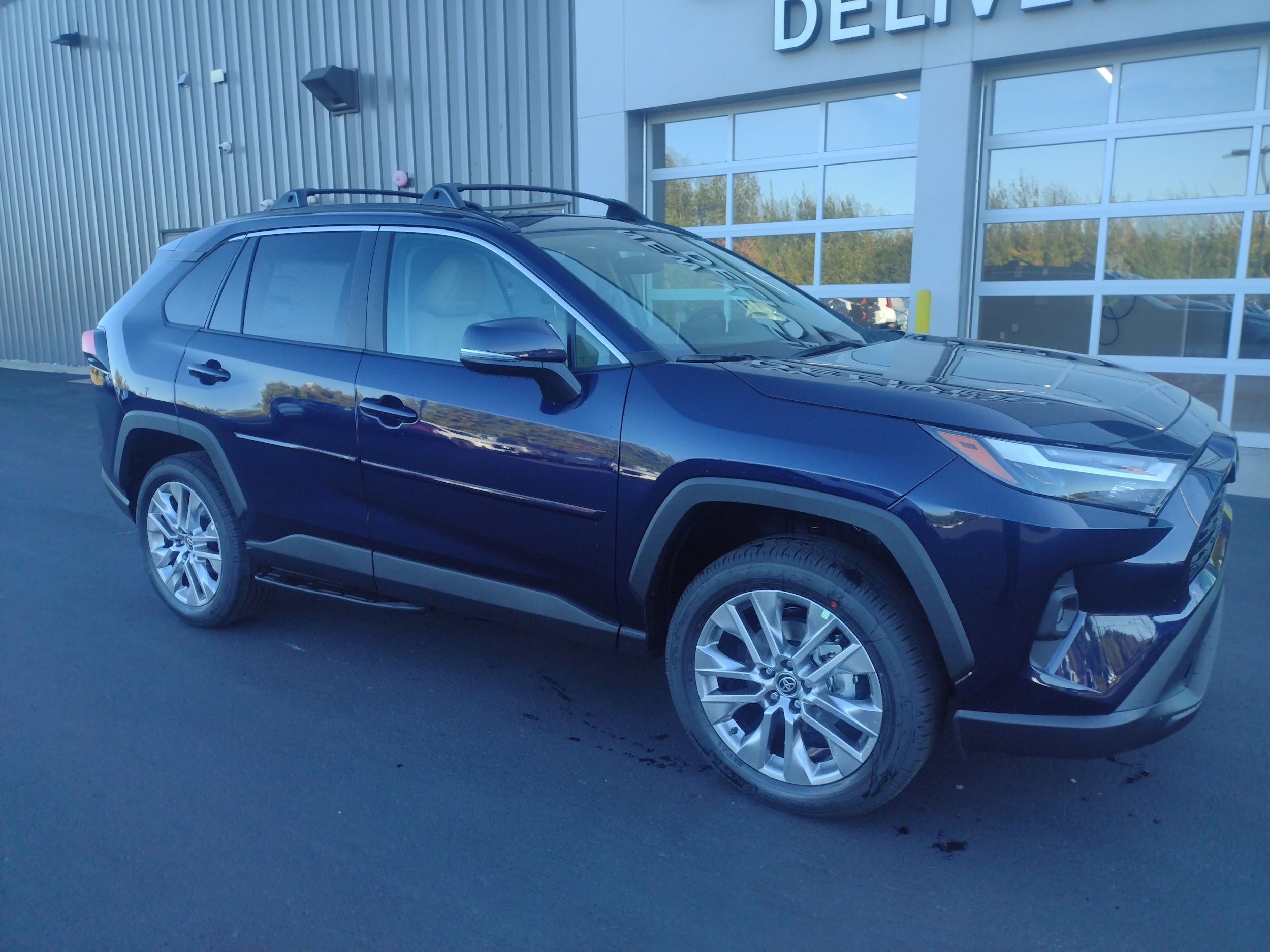 2025 Toyota RAV4 XLE Premium's photo