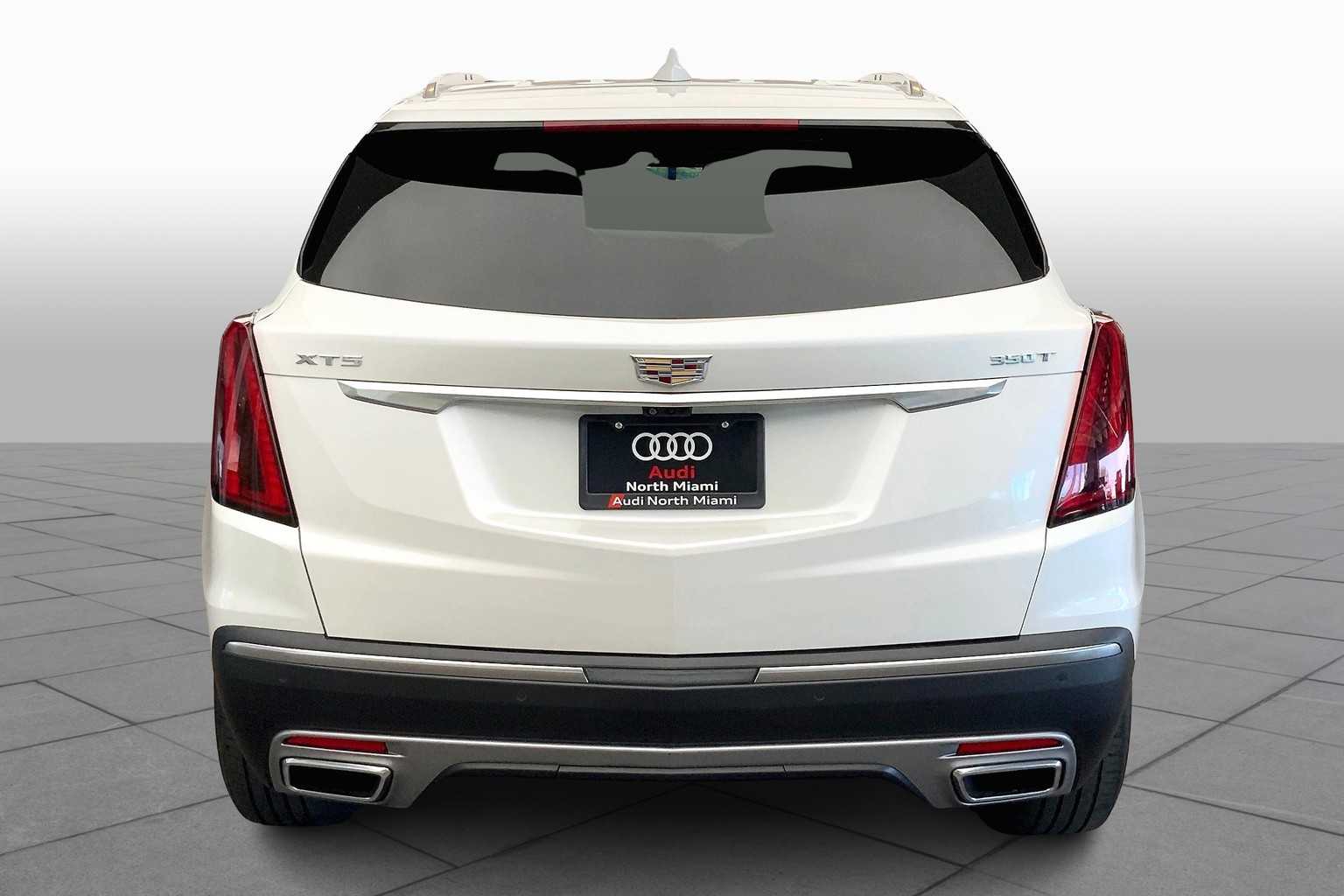 2022 Cadillac XT5 Premium Luxury photo 3