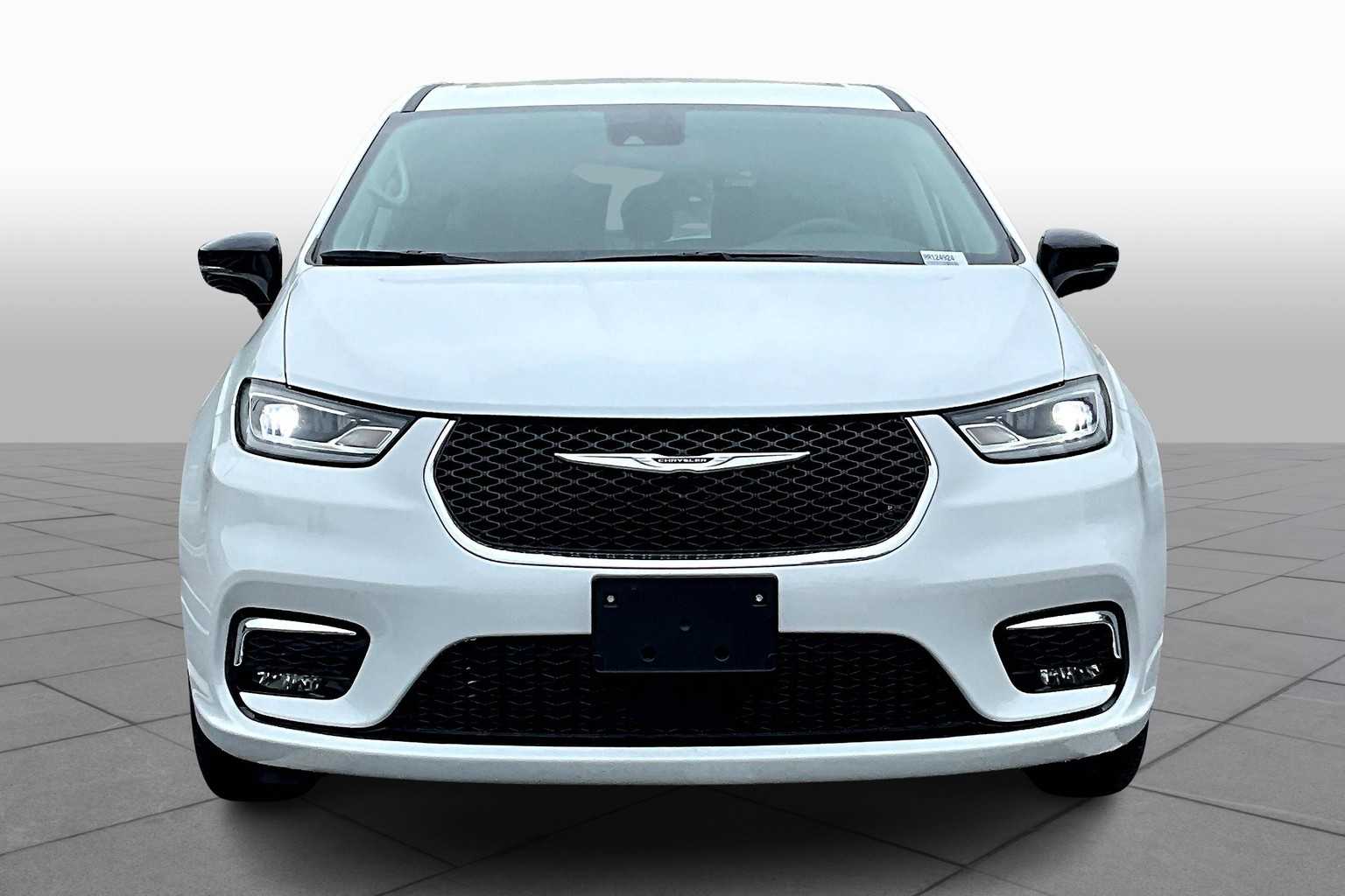 2024 Chrysler Pacifica Touring L photo 4