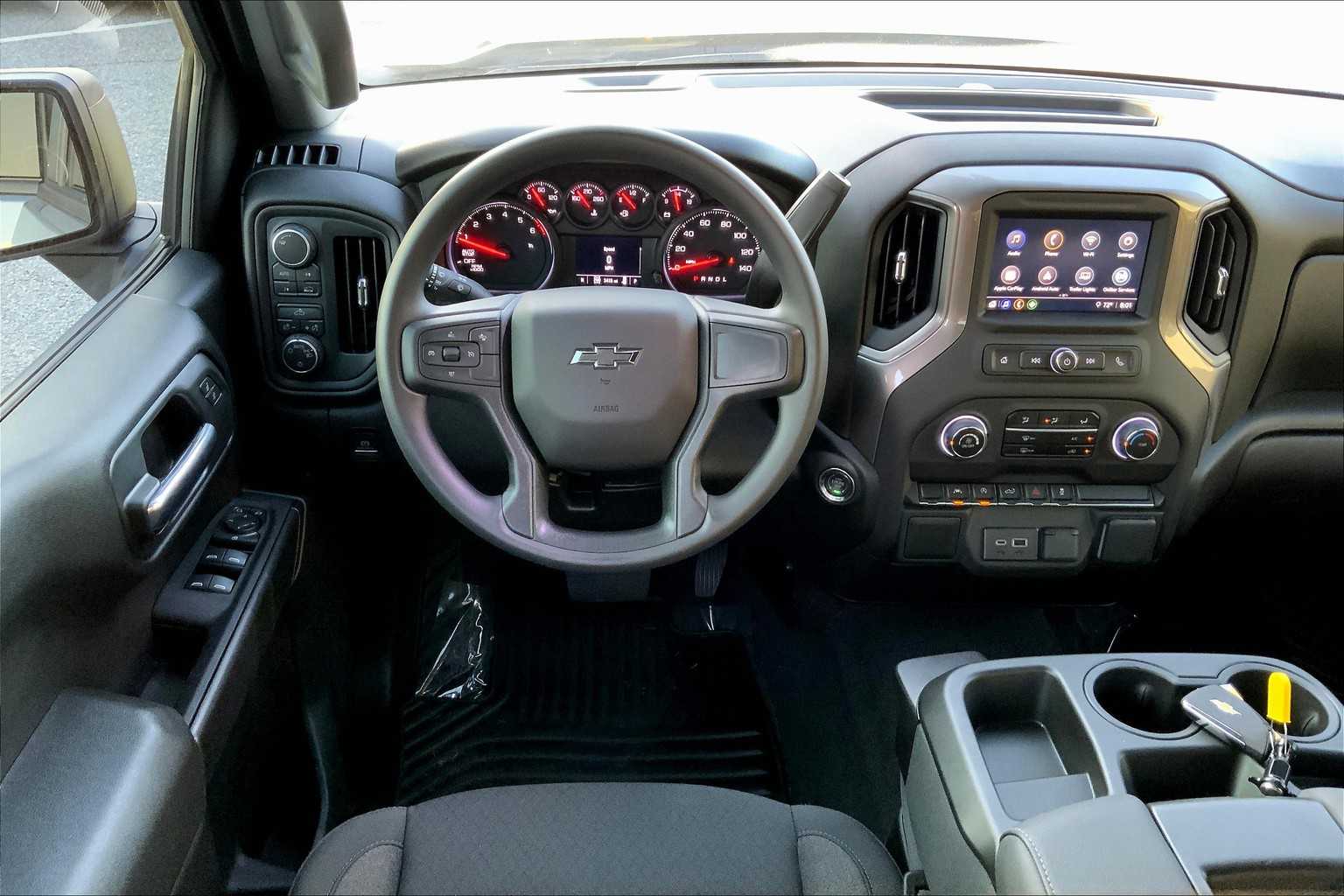 2025 Chevrolet Silverado 1500 Custom photo 4